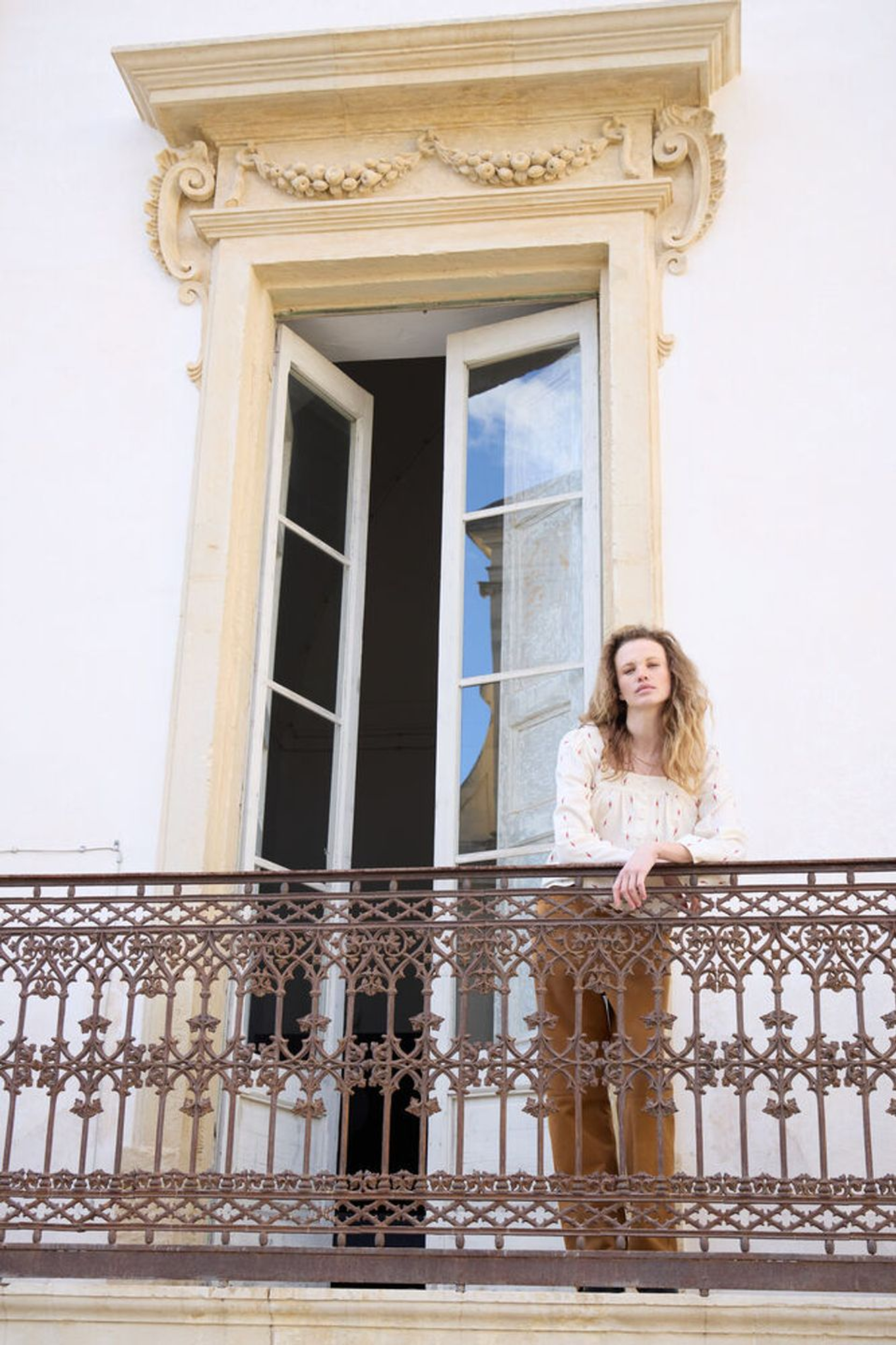 Lightweight cotton blouse by Atelier Rêve in birch white with delicate floral print. Easy, feminine and perfect for everyday wear. Shop at Dotique.