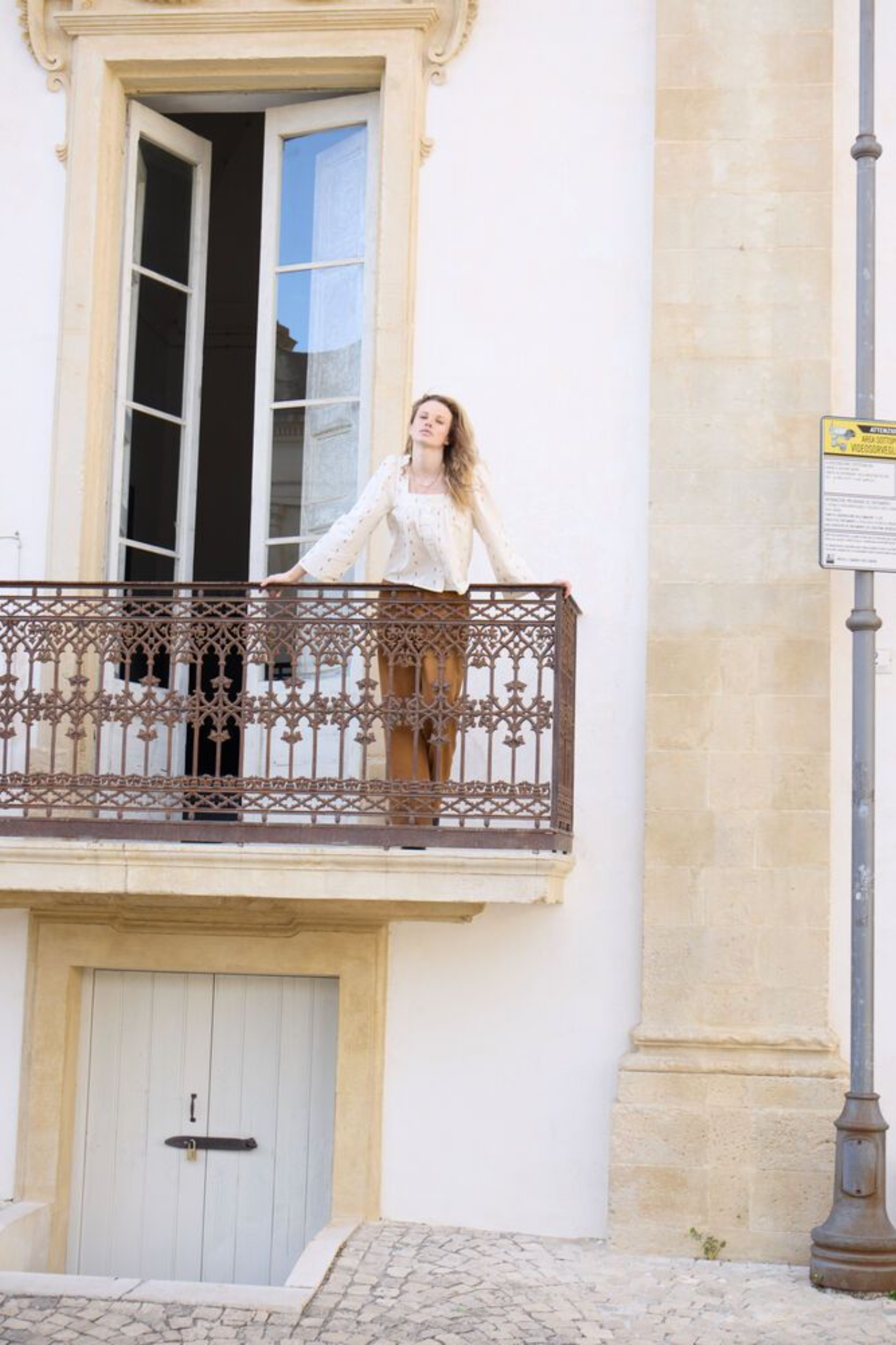Lightweight cotton blouse by Atelier Rêve in birch white with delicate floral print. Easy, feminine and perfect for everyday wear. Shop at Dotique.