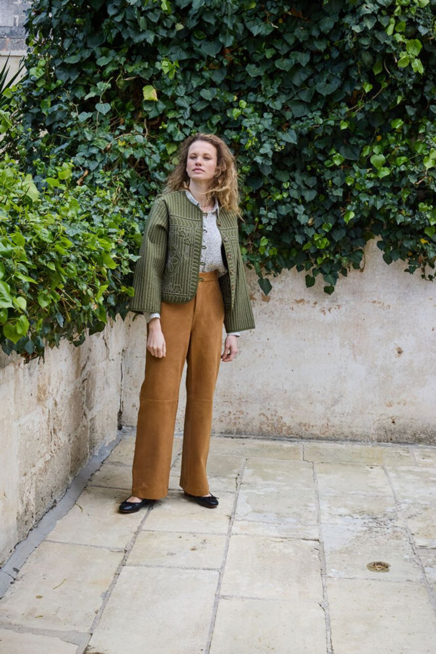 Soft viscose shirt by Atelier Rêve in a birch print. Lightweight, relaxed fit with cropped sleeves. Easy everyday styling. Shop now at Dotique.