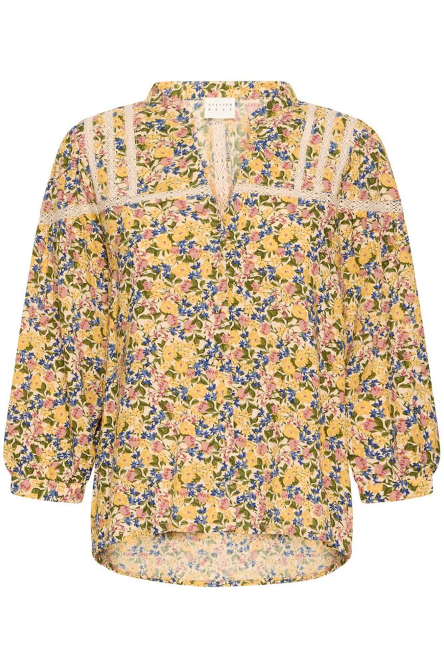 Floral viscose shirt by Atelier Rêve with a loose fit and 3/4 sleeves. Lightweight, easy to wear and perfect for everyday styling.