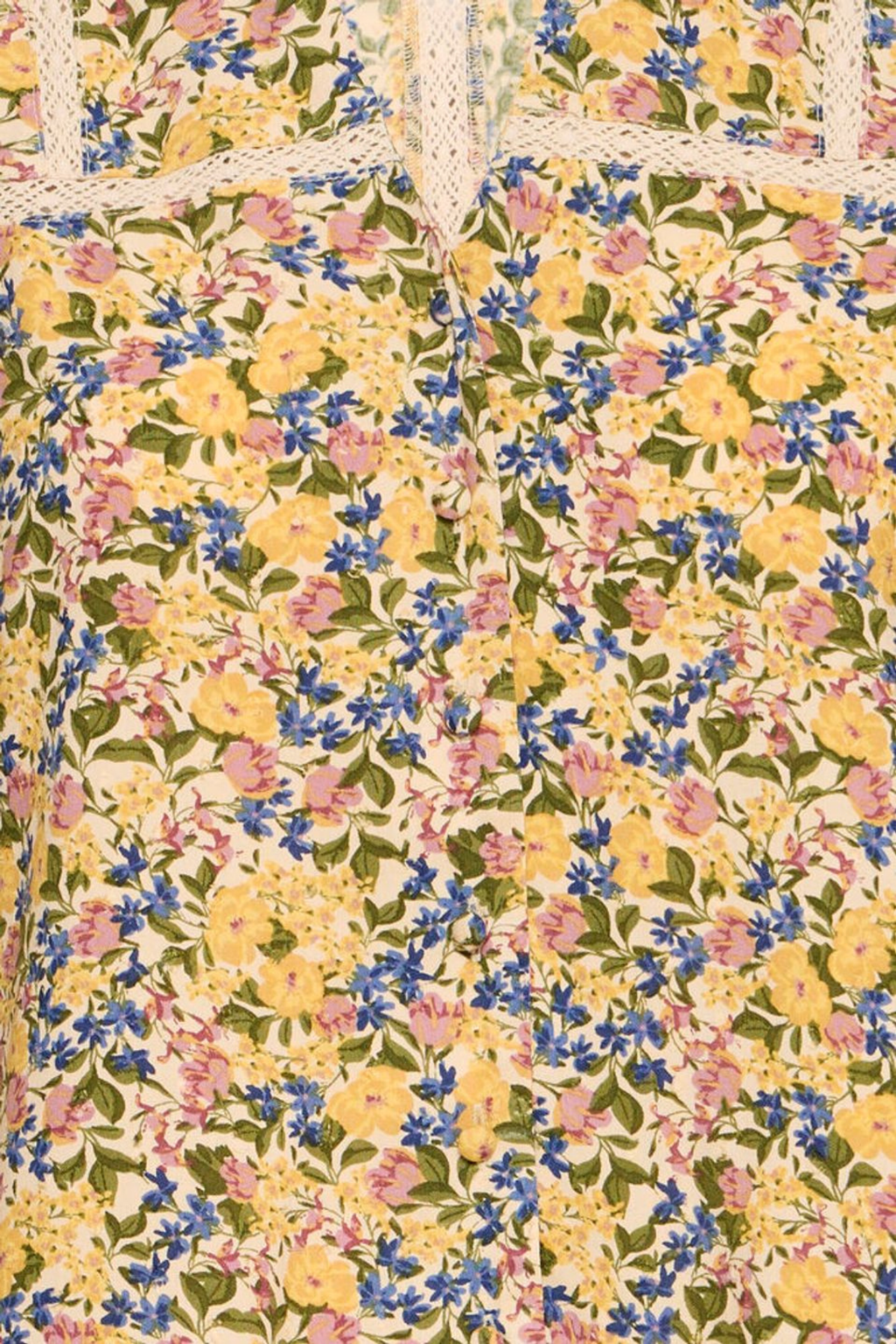 Floral viscose shirt by Atelier Rêve with a loose fit and 3/4 sleeves. Lightweight, easy to wear and perfect for everyday styling.