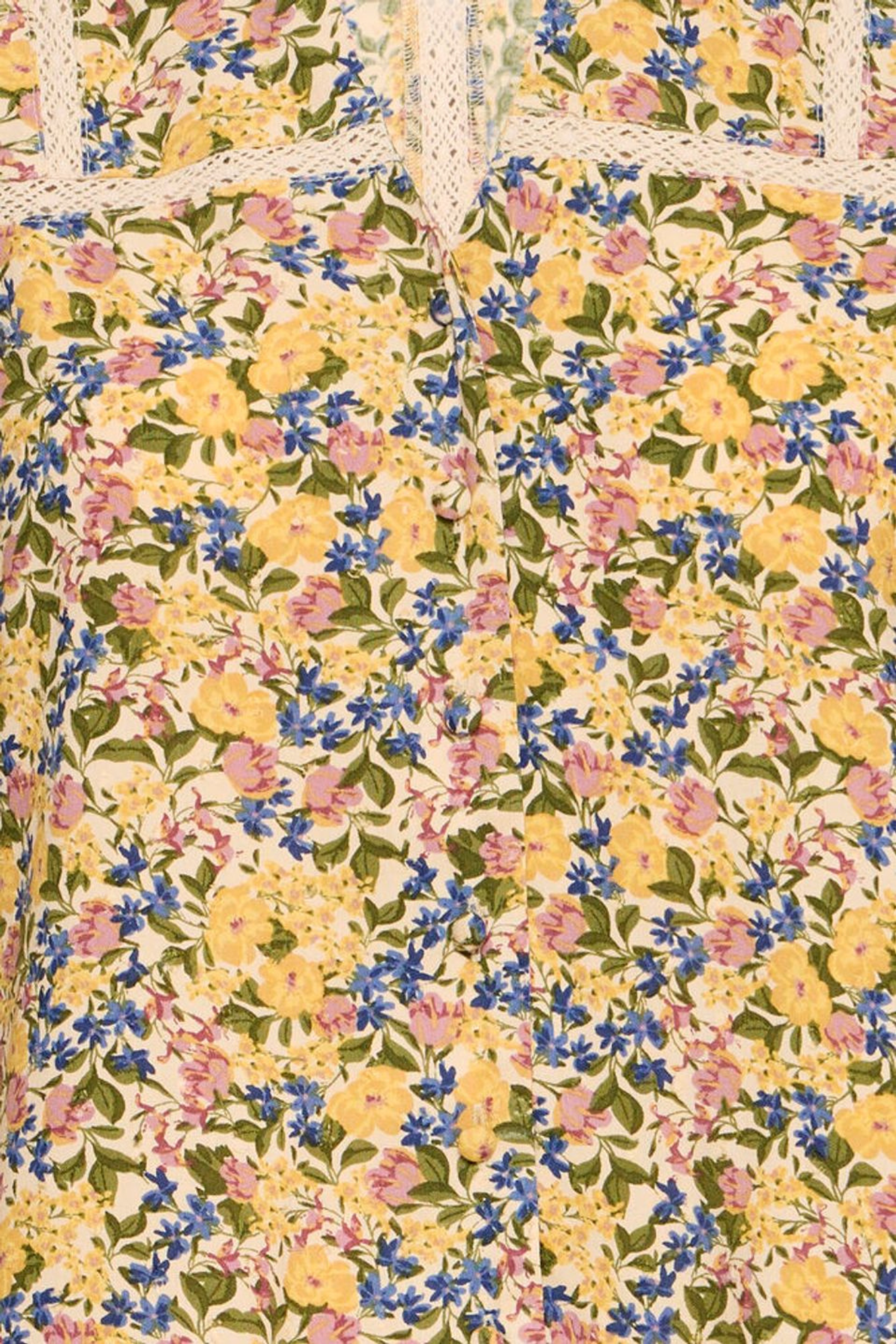 Floral viscose shirt by Atelier Rêve with a loose fit and 3/4 sleeves. Lightweight, easy to wear and perfect for everyday styling.