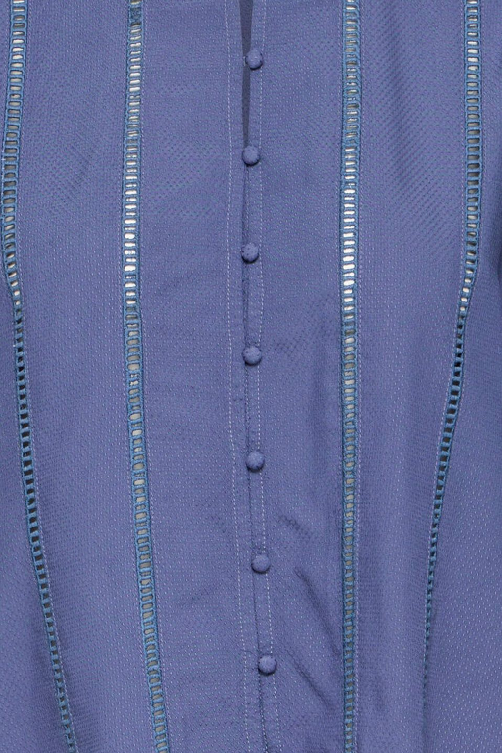 Blue indigo viscose shirt by Atelier Rêve with a loose fit and 3/4 sleeves. Lightweight, detailed and easy to wear every day.