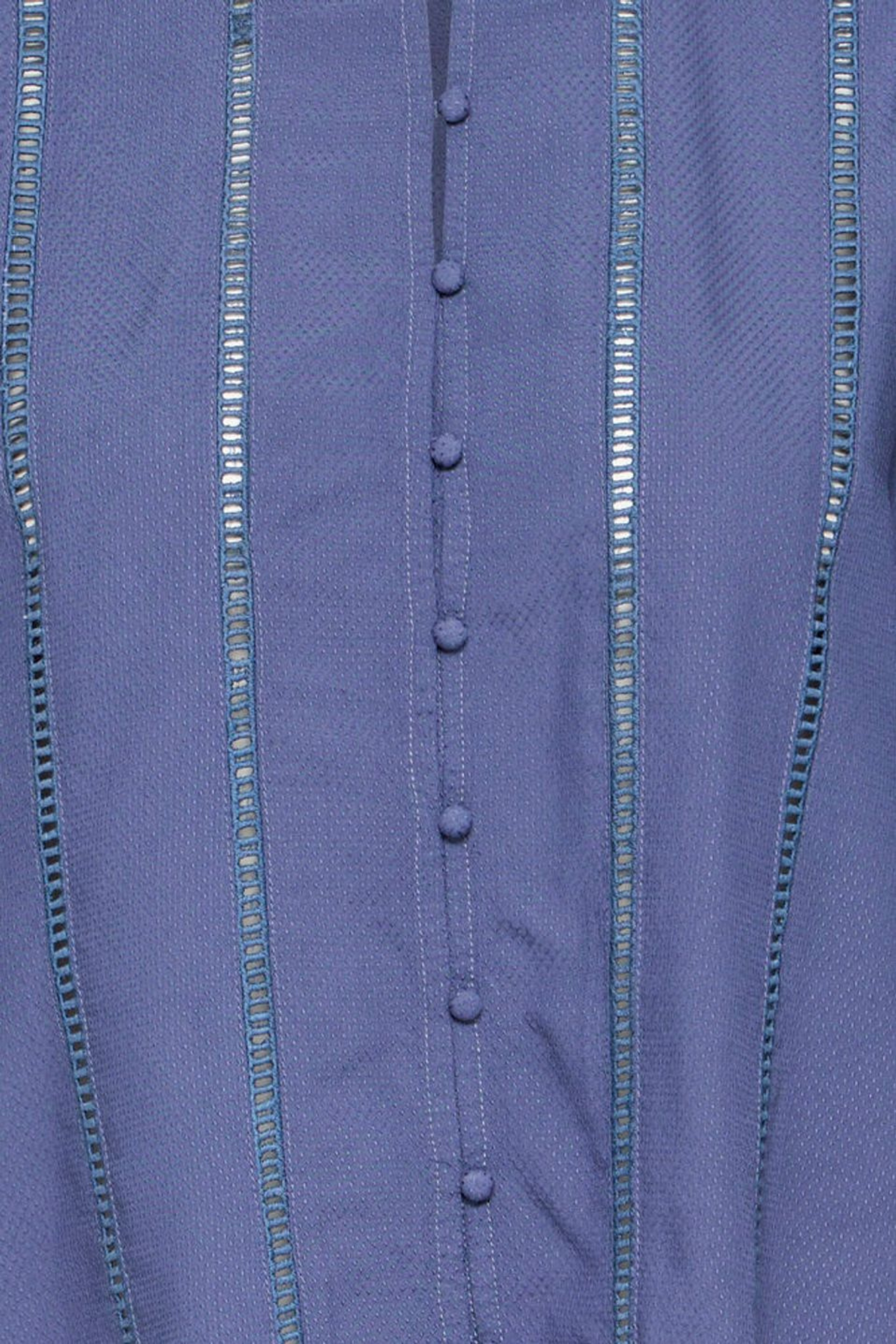 Blue indigo viscose shirt by Atelier Rêve with a loose fit and 3/4 sleeves. Lightweight, detailed and easy to wear every day.