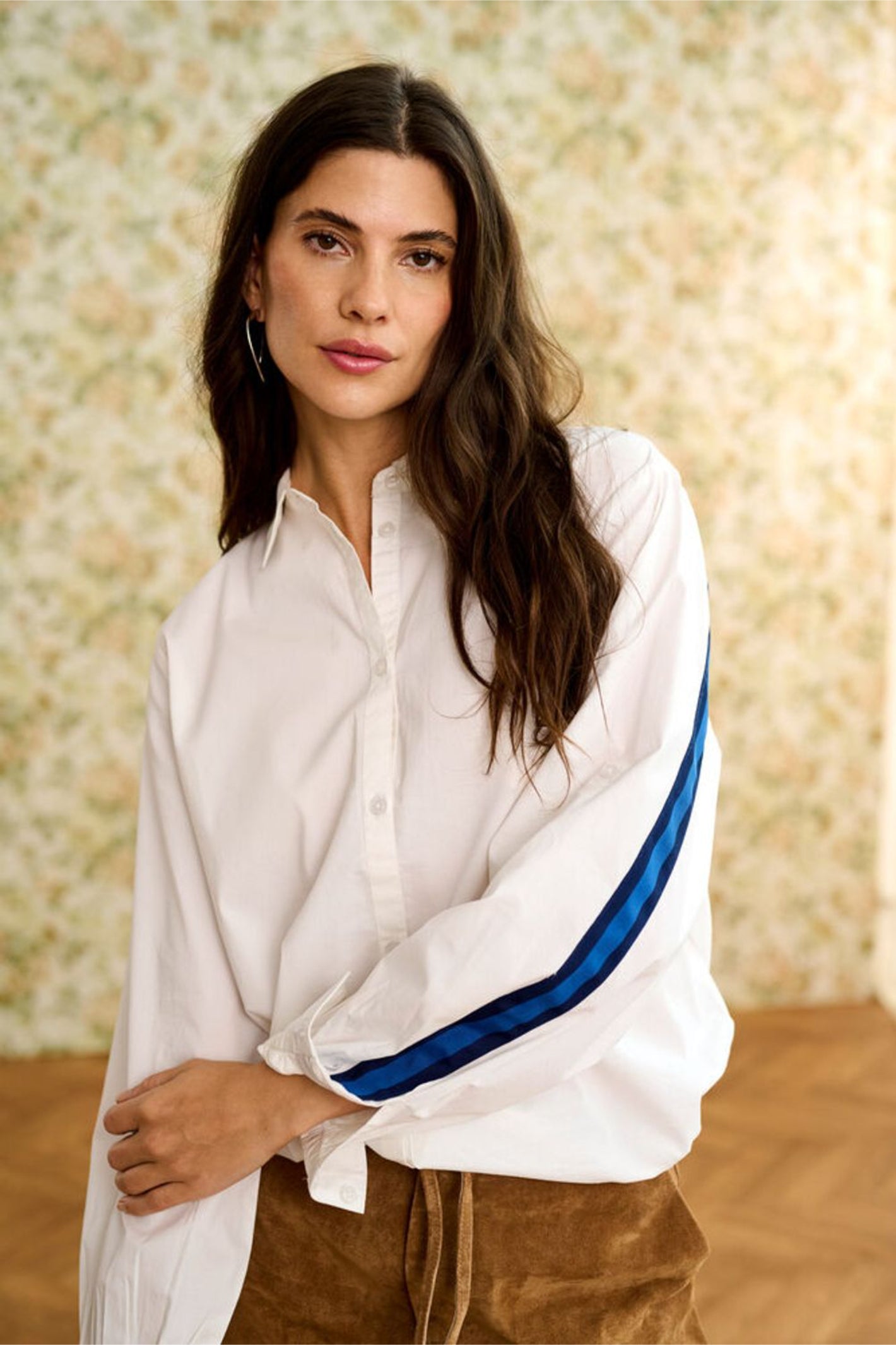 Model wearing Cream 10614892 CREstela Short Shirt Snow White with Blue by Cream, shop the vendor at Dotique