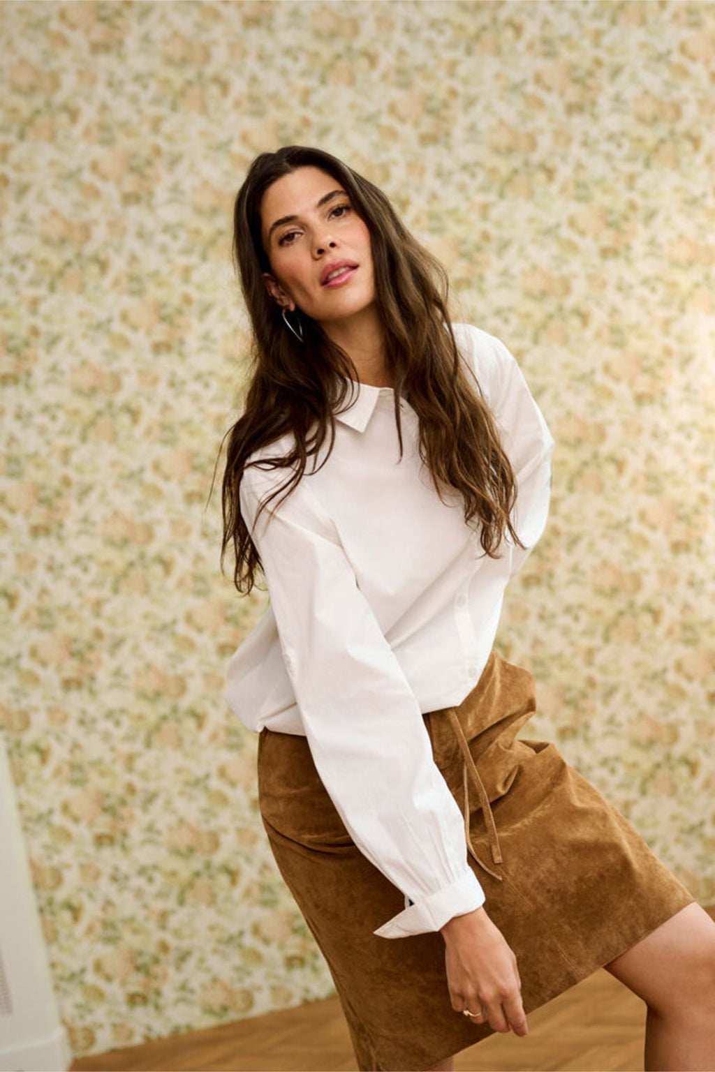 Model wearing Cream 10614892 CREstela Short Shirt Snow White with Blue by Cream, shop the vendor at Dotique