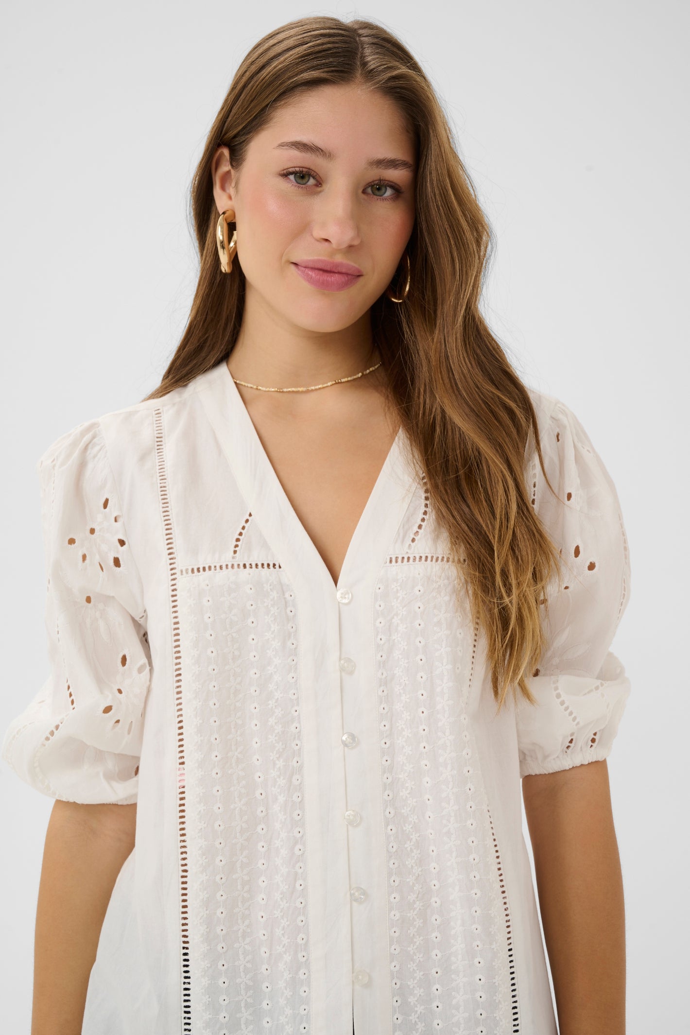 Woman wearing Cream 10614961 CRSigne Blouse Snow White with broderie anglaise by Cream, shop Cream at Dotique