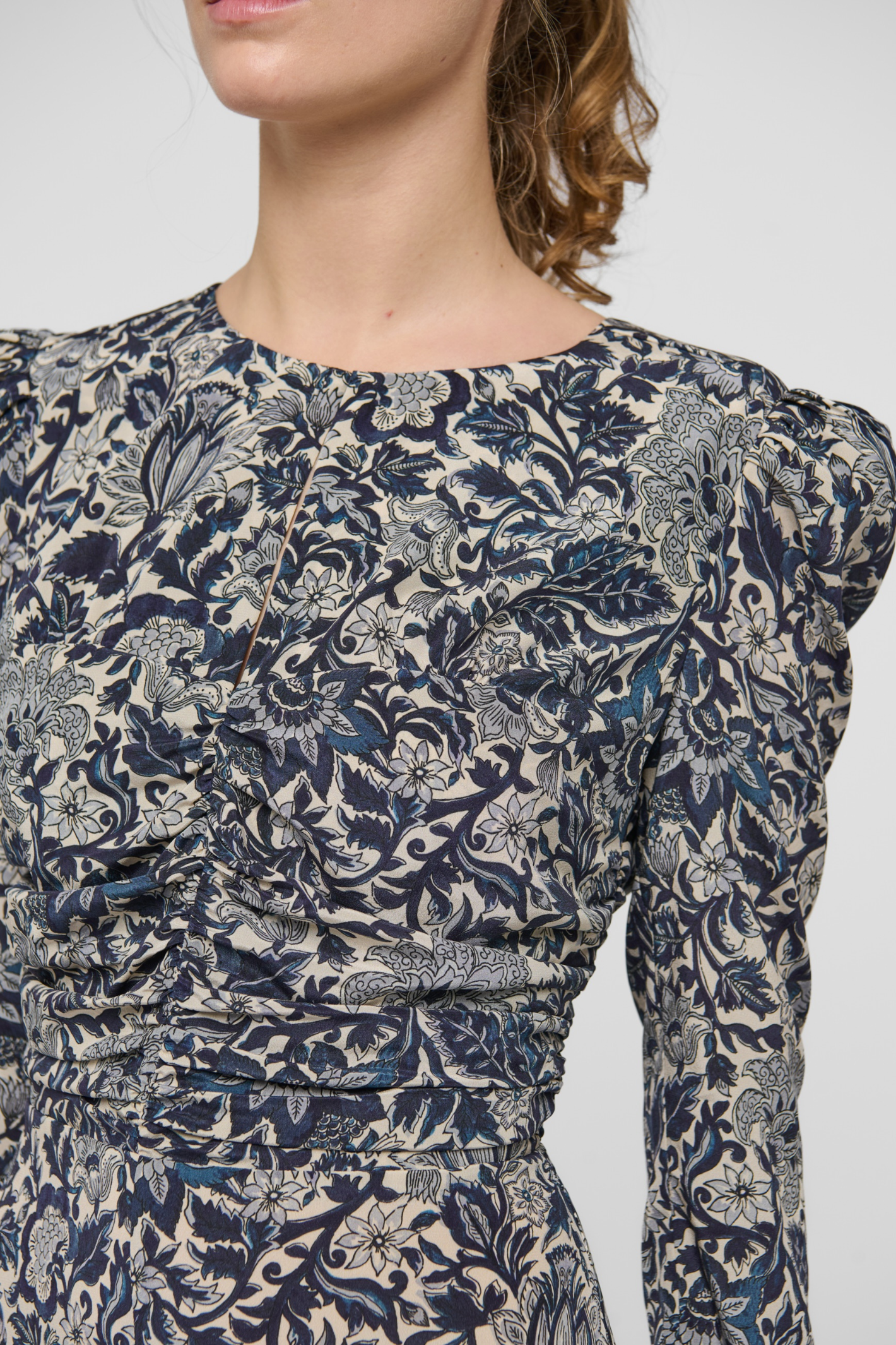 Shop the Dea Kudibal ClaudiaDEA Dress in Dentelle Midnight at Dotique. A luxurious stretch silk midi dress with a flattering ruched waist and floral print.