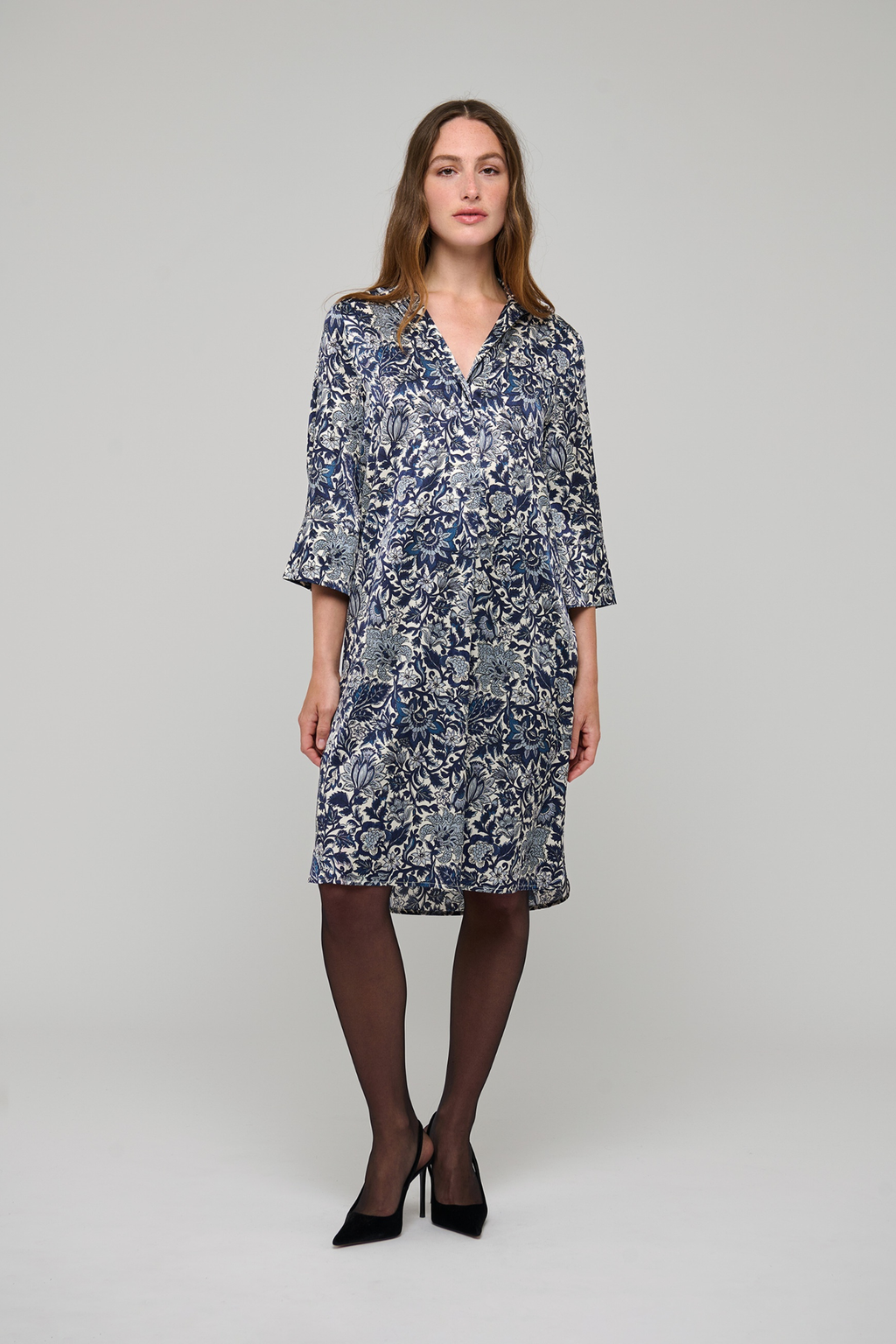 Shop the Dea Kudibal KamillesDEA Dress in Dentelle Midnight at Dotique. A luxurious stretch silk midi dress in a beautiful blue floral print.