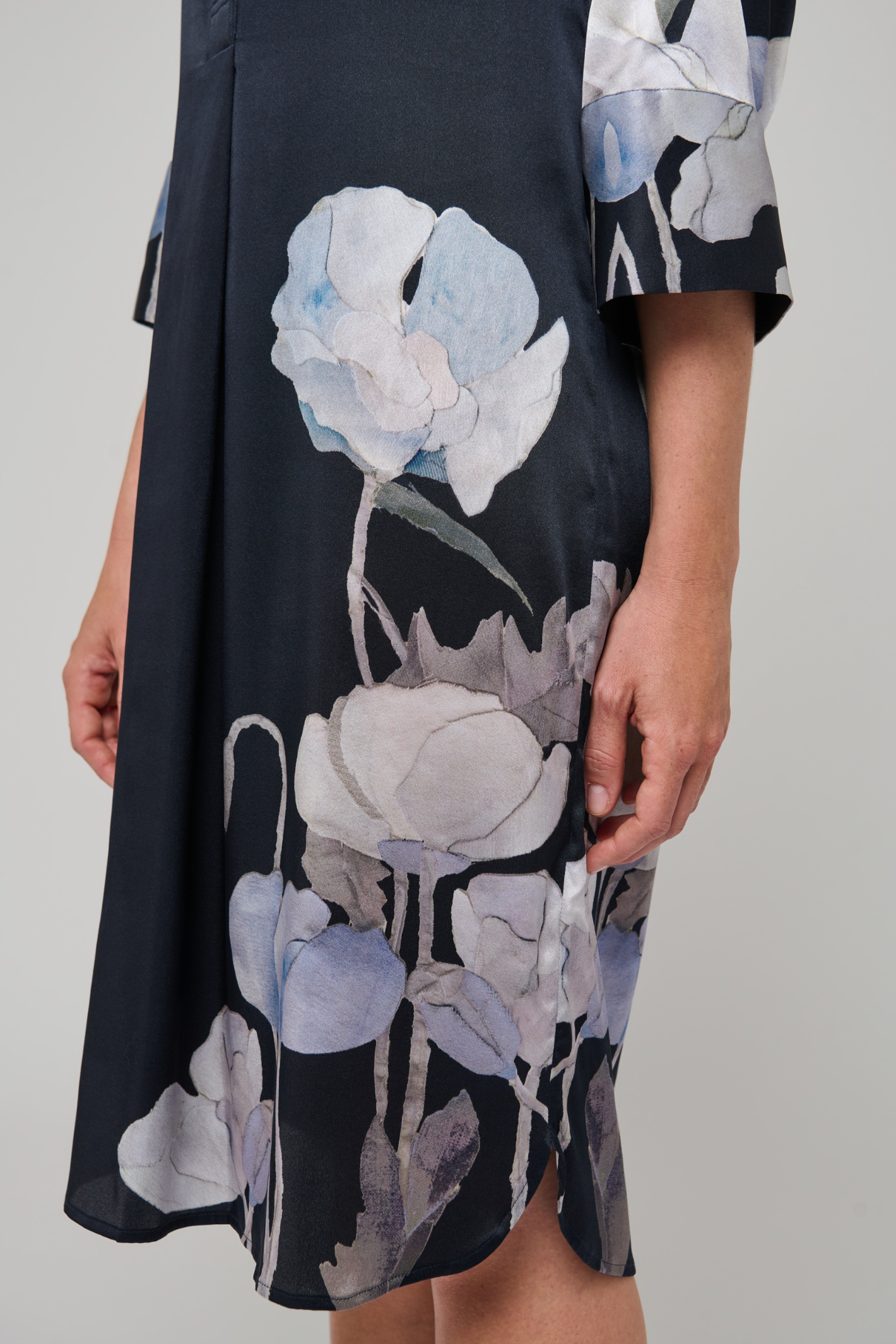 Shop the Dea Kudibal KamillesDEA Dress in Reverie Midnight at Dotique. A luxurious stretch silk midi dress in a beautiful oversized poppy print.