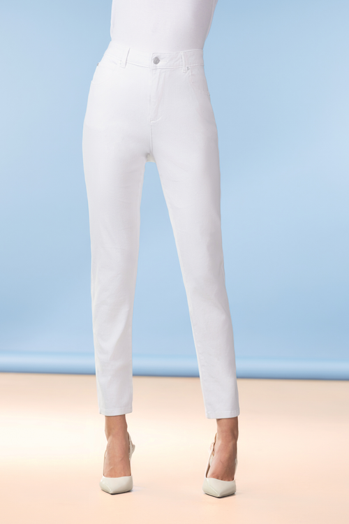 The Alison Sheri PAS2400 trousers in white are a fresh, versatile option for spring and summer dressing. Shop Alison Sheri at Dotique.
