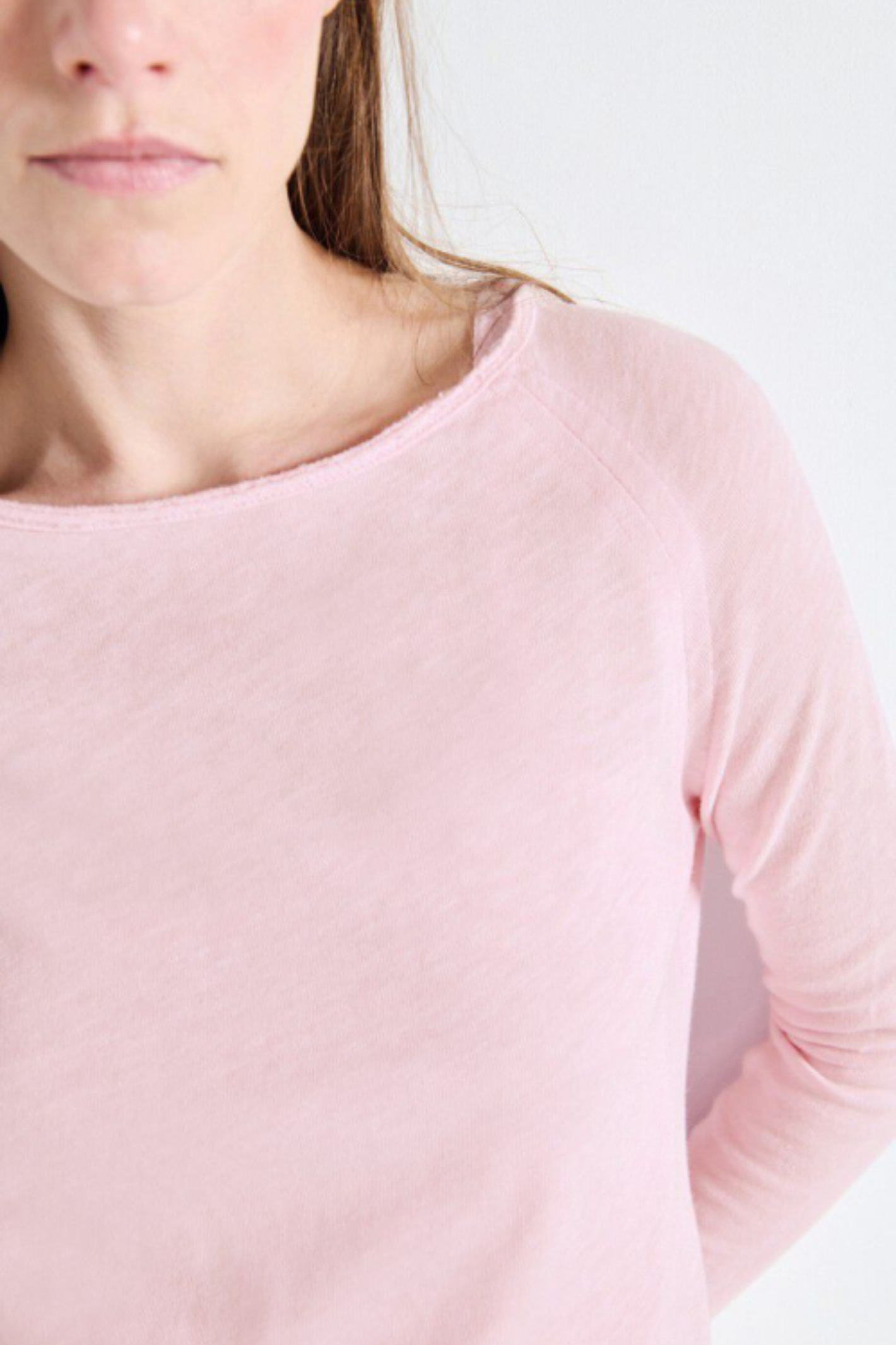 Relaxed fit American Vintage cotton long sleeve tee. Shop at Dotique.