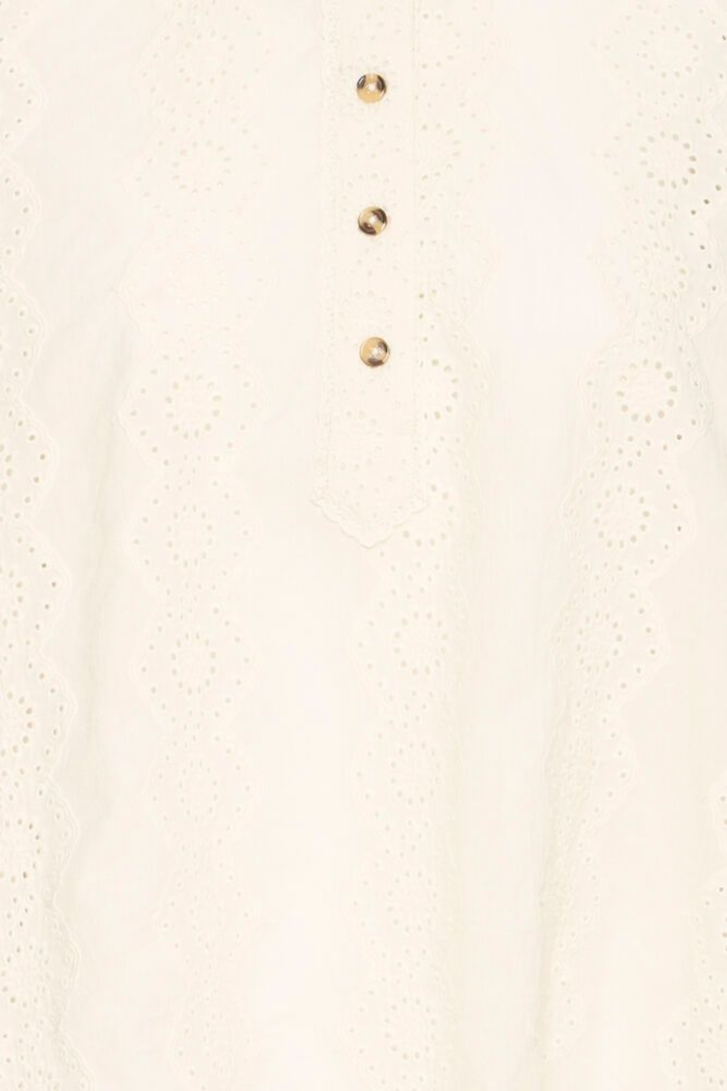 Relaxed cotton shirt by Atelier Rêve in a classic birch shade. Loose fit, long sleeves and easy everyday style. Shop at Dotique.