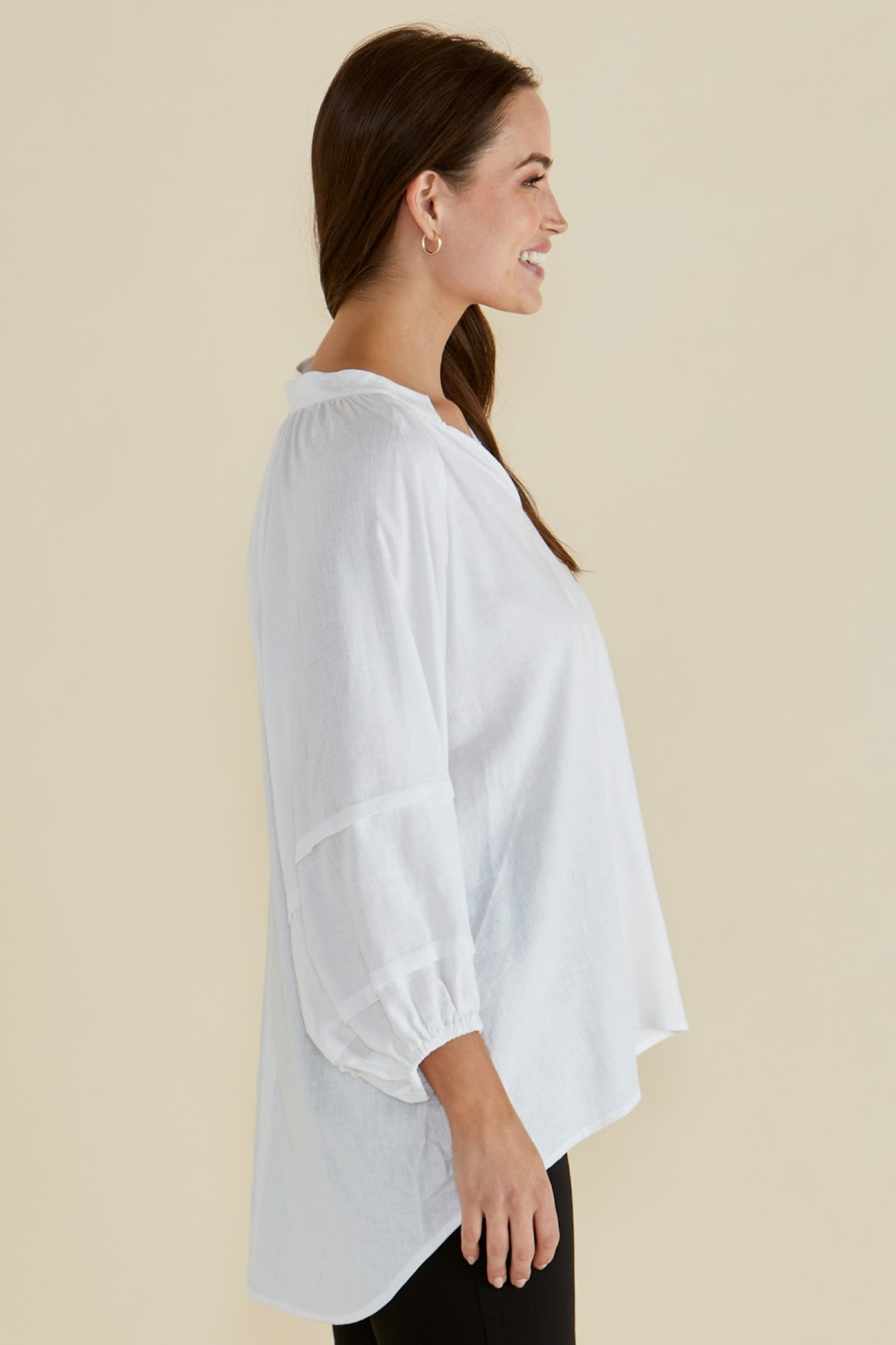 Dotique Betty Basics BB8434 Grazia Blouse in white with V-neck and collar