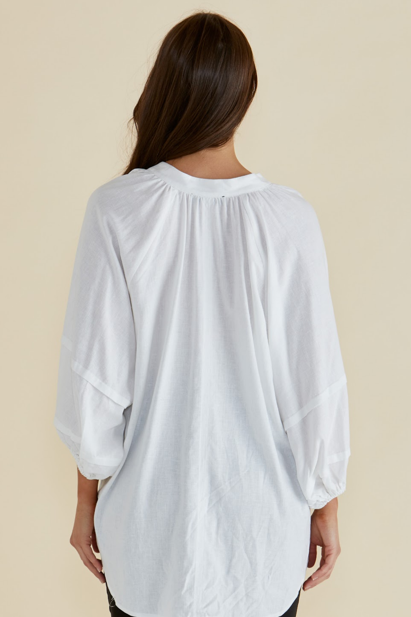 Dotique Betty Basics BB8434 Grazia Blouse in white with V-neck and collar