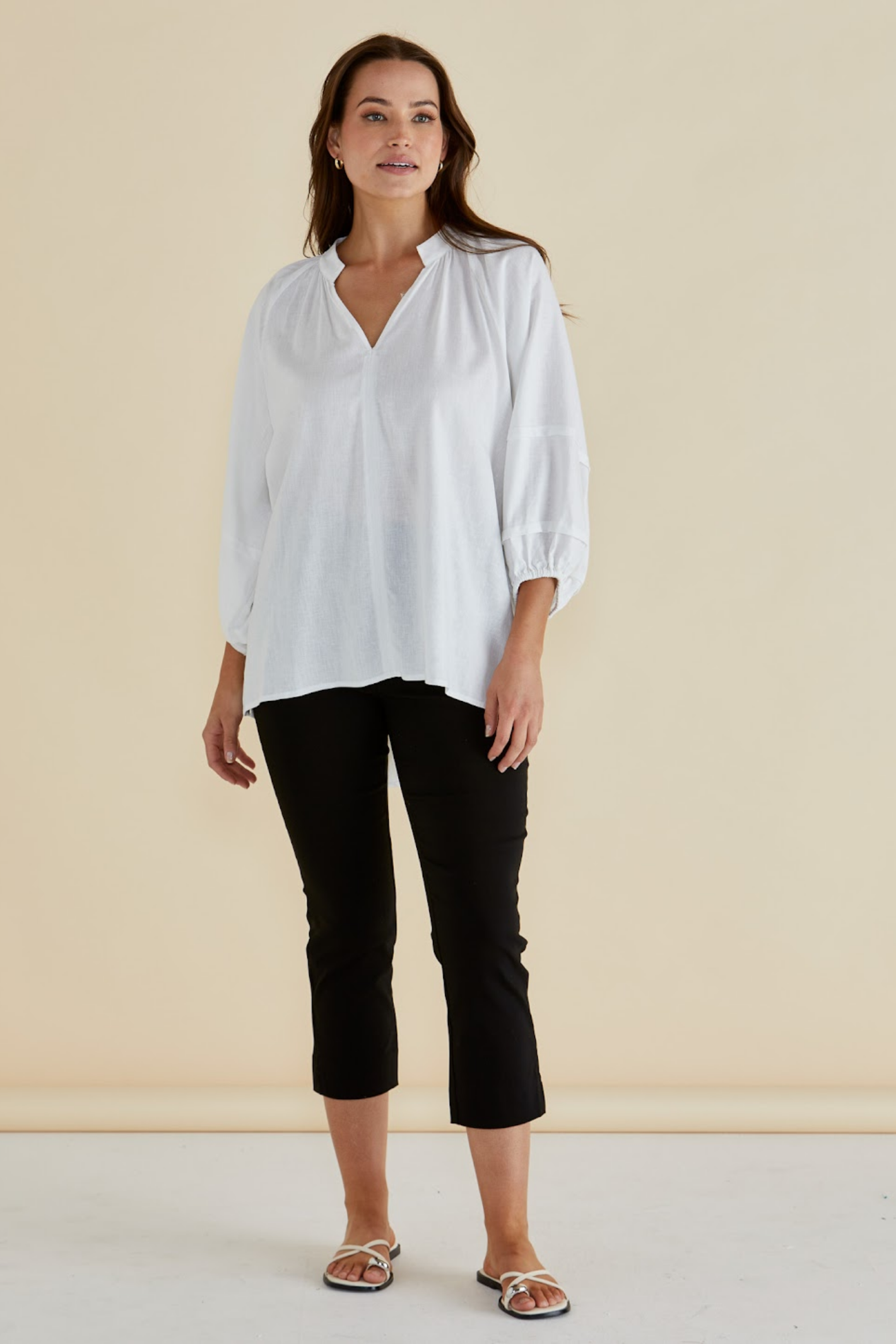 Dotique Betty Basics BB8434 Grazia Blouse in white with V-neck and collar