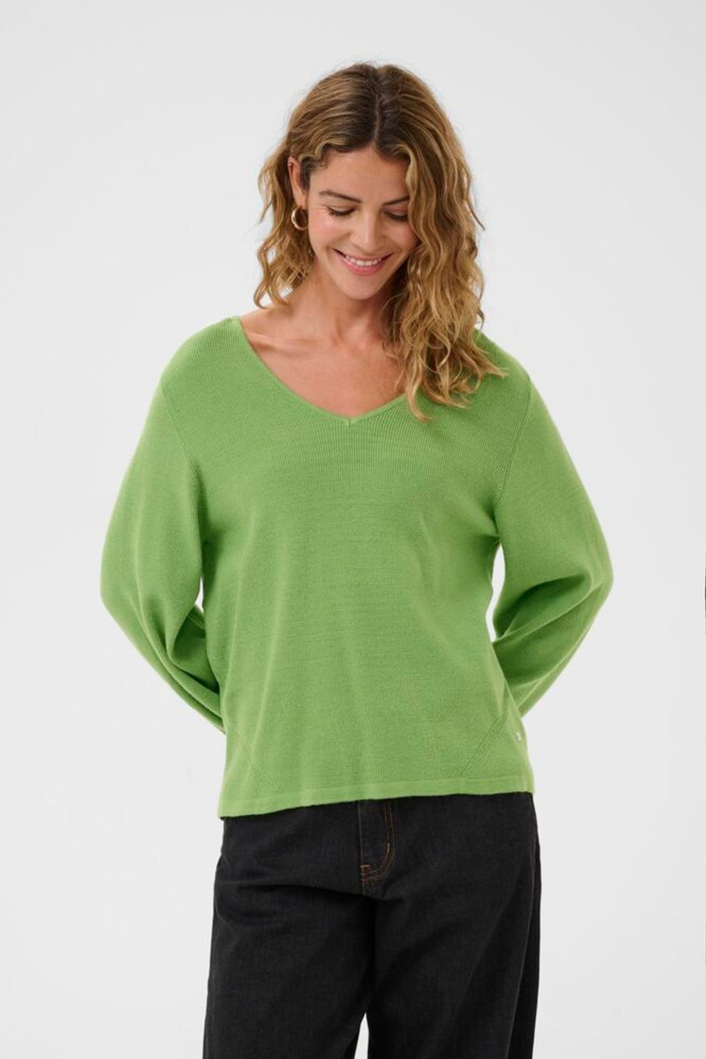Cream CRDela Knit Blouse in jade green. A relaxed fit knitted top with a soft V-neck and long sleeves. Easy everyday style from Dotique.