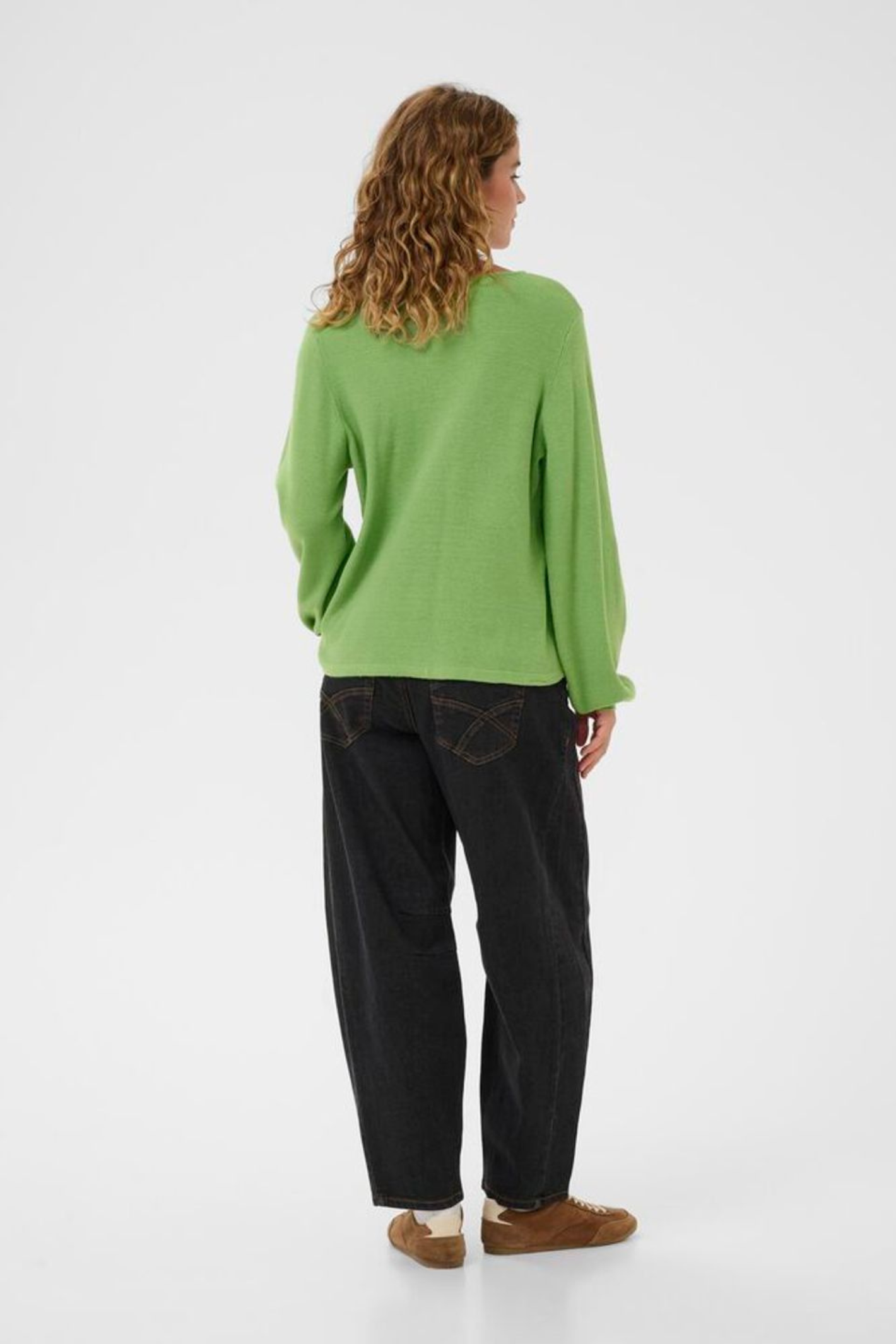 Cream CRDela Knit Blouse in jade green. A relaxed fit knitted top with a soft V-neck and long sleeves. Easy everyday style from Dotique.