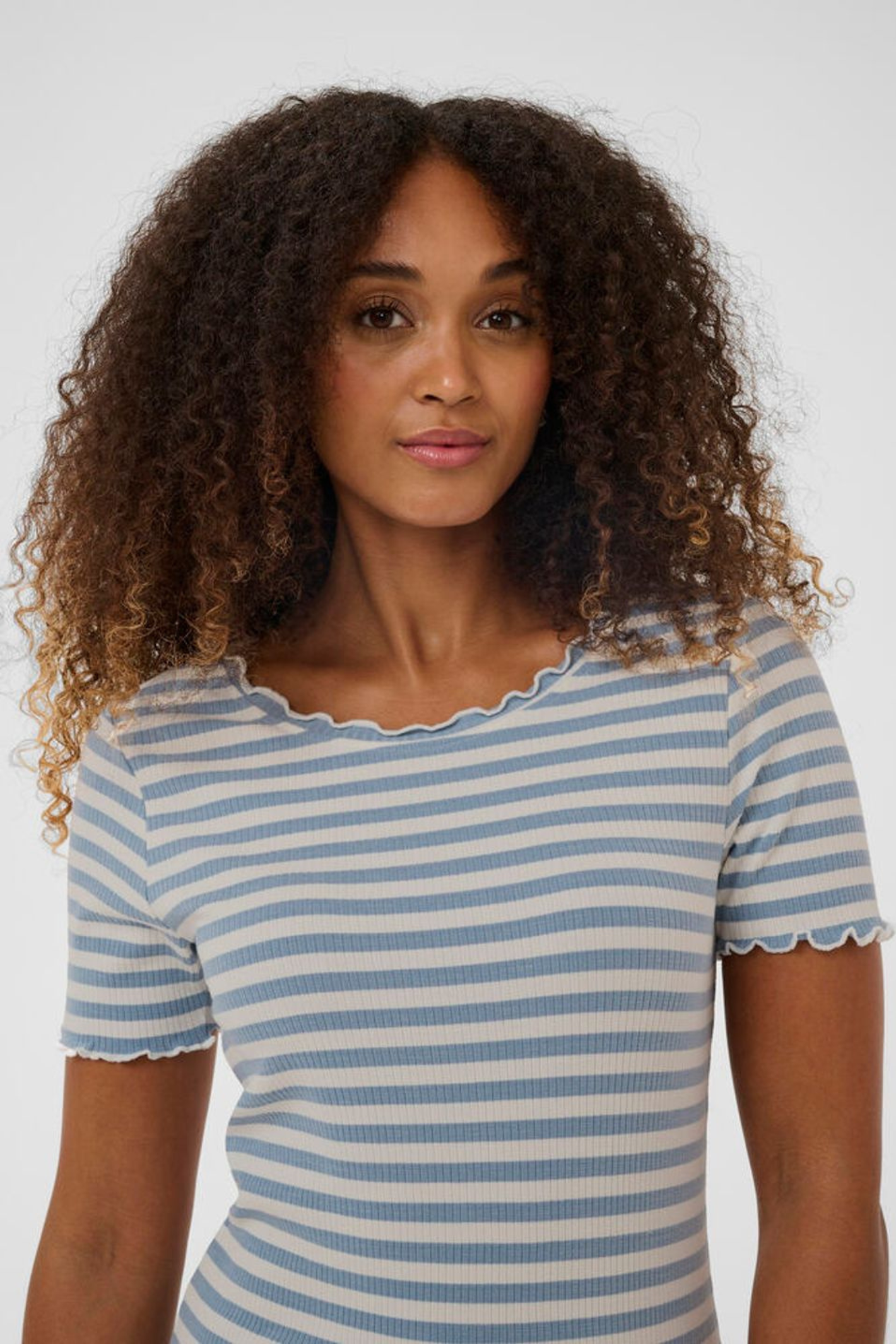 Soft striped t-shirt in cashmere blue by Cream. Stretchy, comfortable and easy to wear for everyday outfits. Shop now at Dotique.