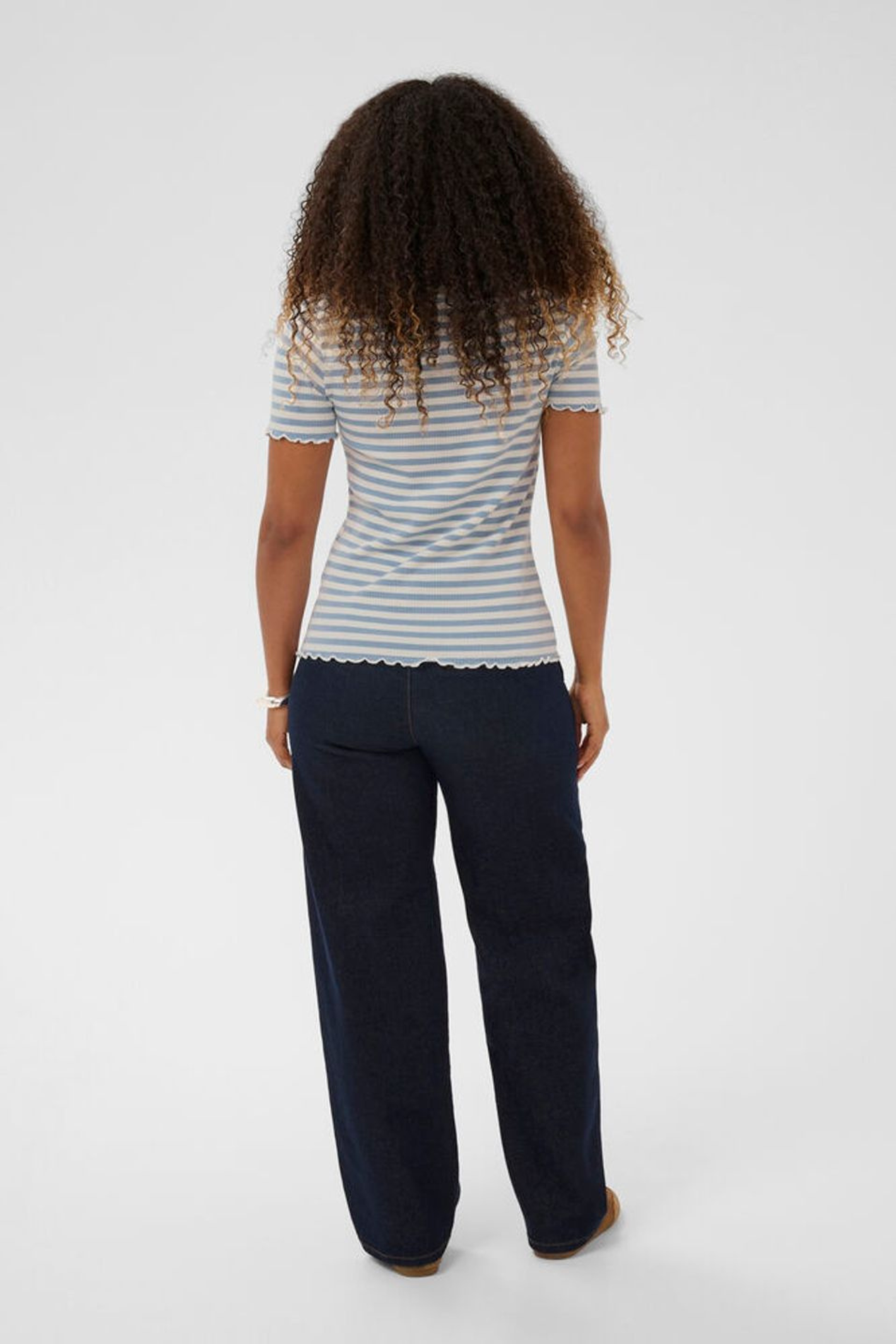 Soft striped t-shirt in cashmere blue by Cream. Stretchy, comfortable and easy to wear for everyday outfits. Shop now at Dotique.