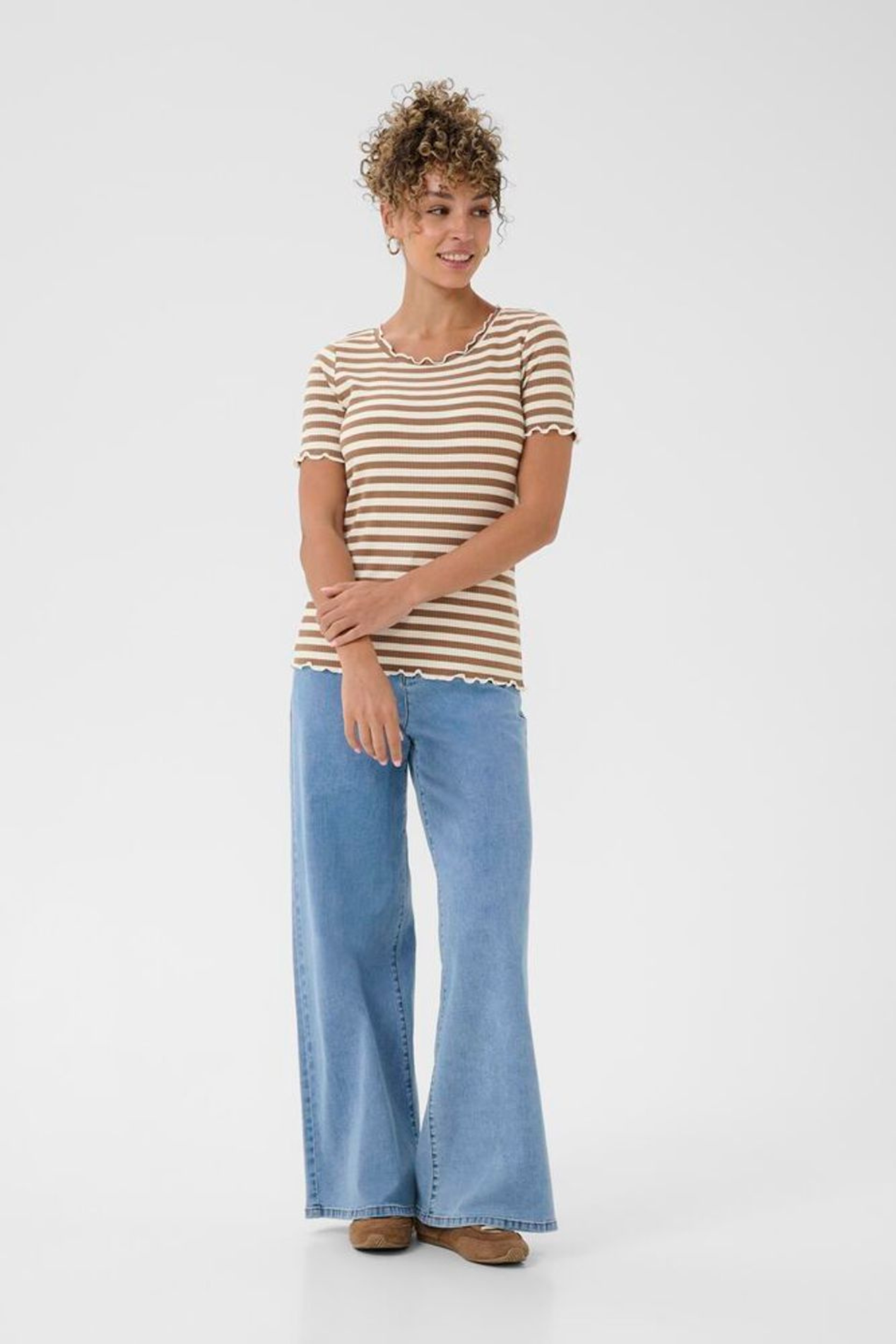 Striped ribbed t-shirt in cocoa and crème by Cream. Soft, stretchy and easy to wear for everyday outfits. Shop now at Dotique.