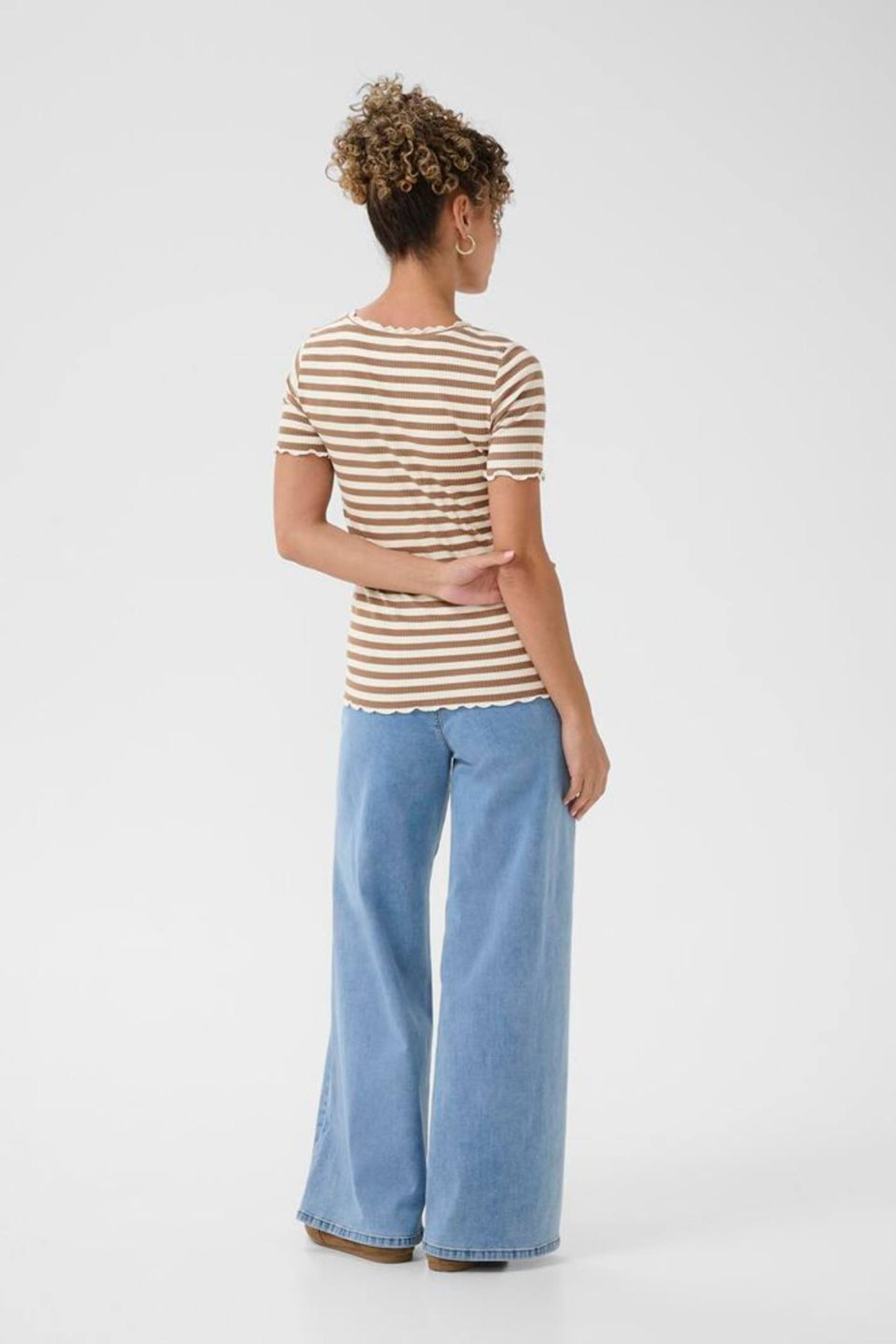 Striped ribbed t-shirt in cocoa and crème by Cream. Soft, stretchy and easy to wear for everyday outfits. Shop now at Dotique.