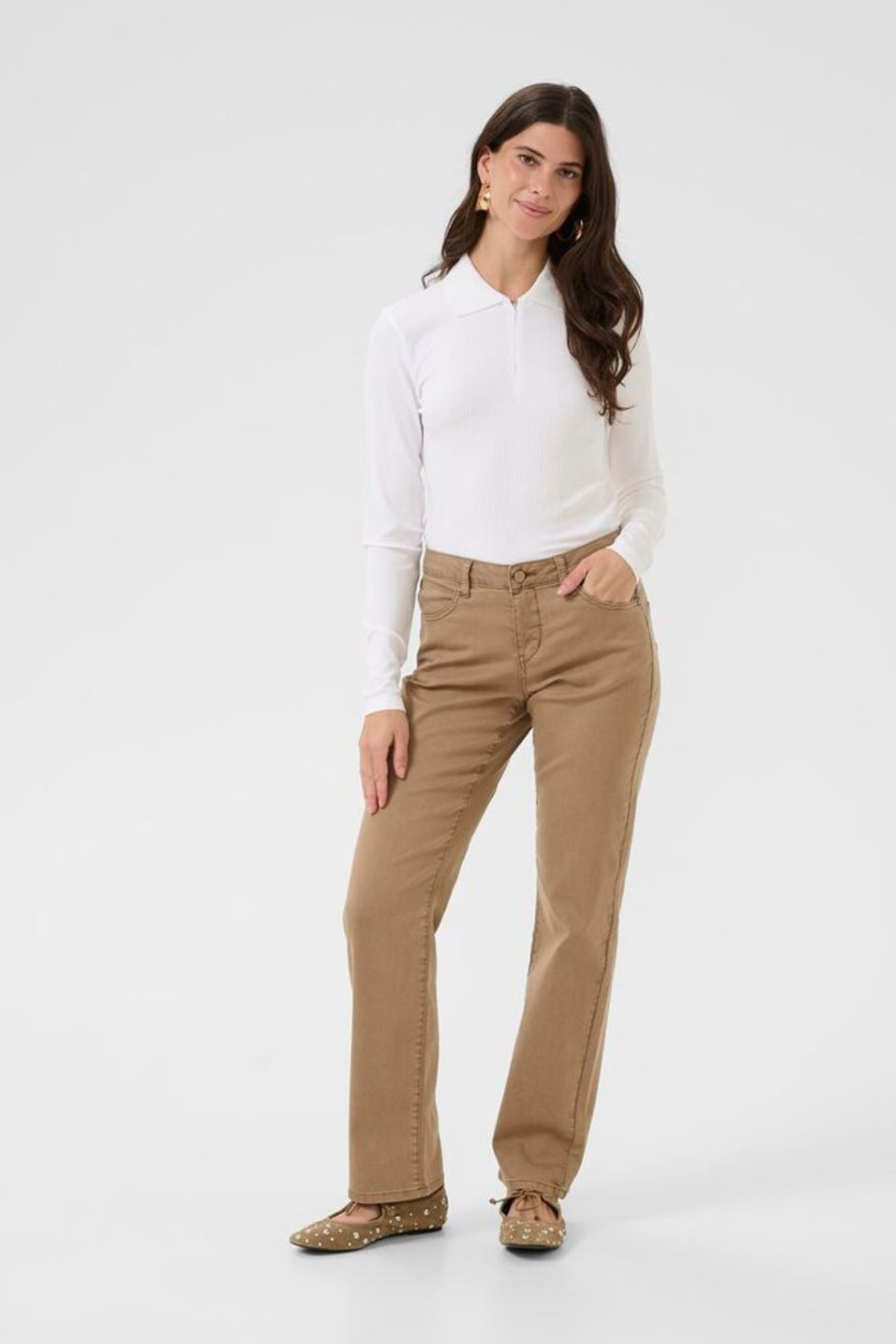 Straight leg twill jeans in coco crème by Cream. Soft stretch, flattering fit and easy to wear with extra length. Shop now at Dotique.