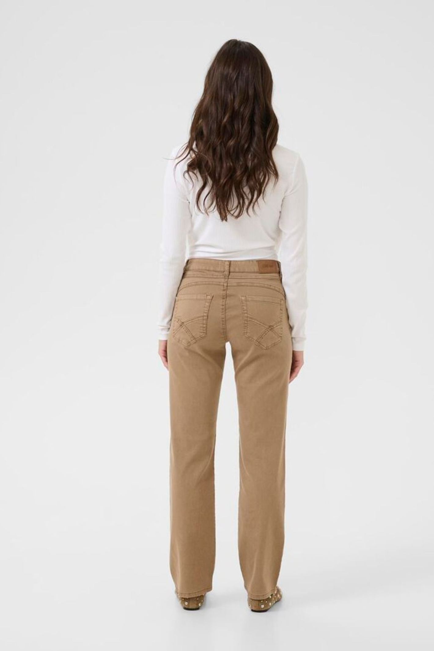 Straight leg twill jeans in coco crème by Cream. Soft stretch, flattering fit and easy to wear with extra length. Shop now at Dotique.