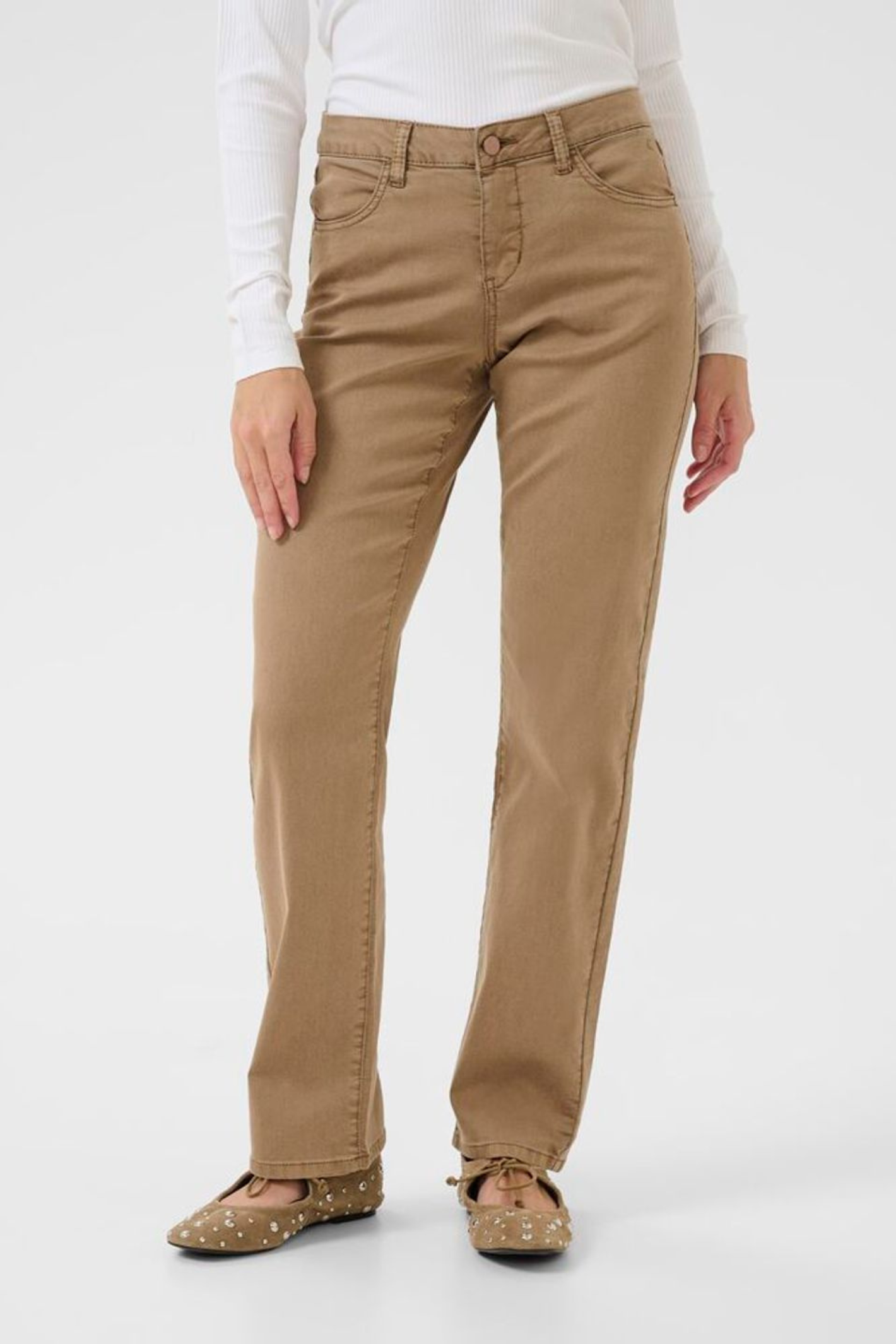 Straight leg twill jeans in coco crème by Cream. Soft stretch, flattering fit and easy to wear with extra length. Shop now at Dotique.