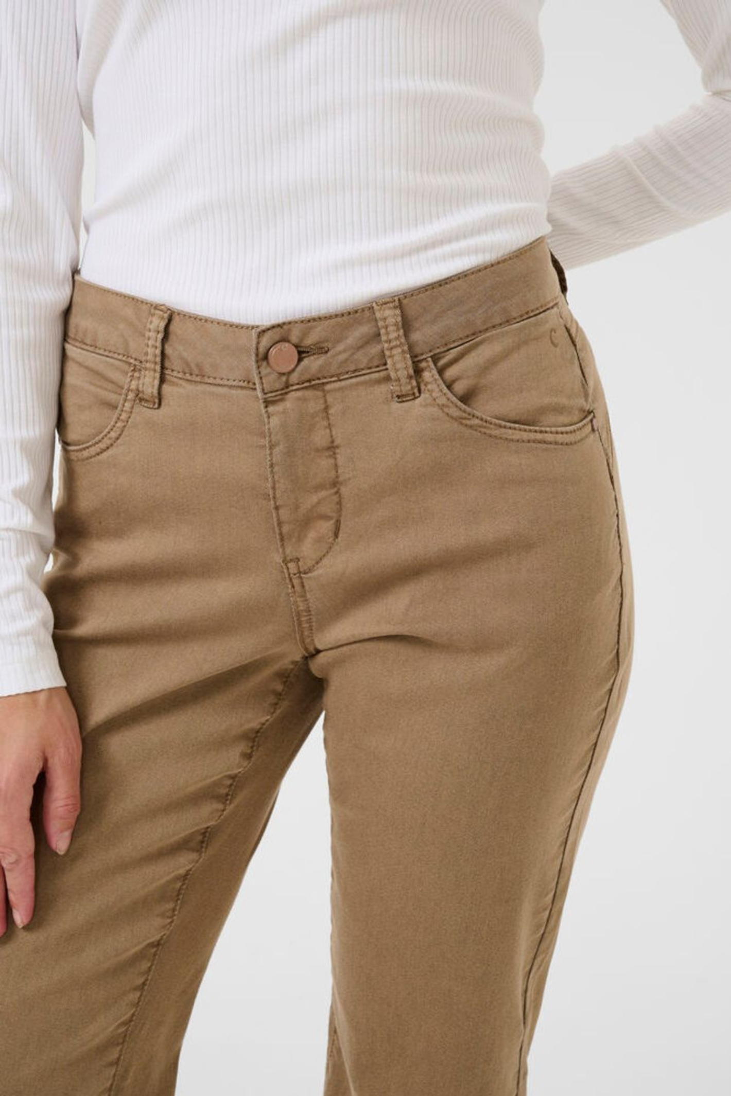 Straight leg twill jeans in coco crème by Cream. Soft stretch, flattering fit and easy to wear with extra length. Shop now at Dotique.