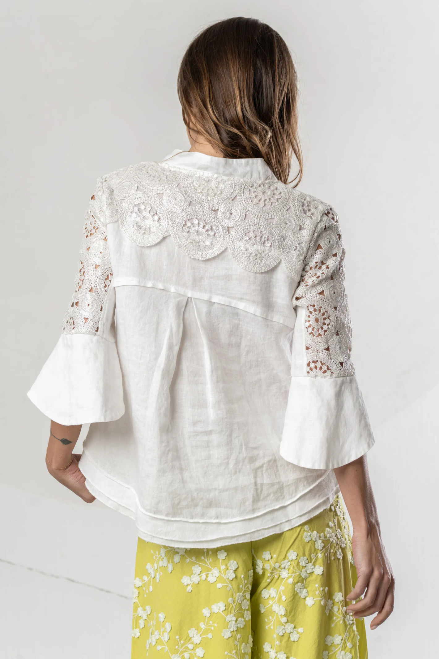 Model wearing Elisa Cavaletti White Lace Blouse Silver Detail Cotton Linen Embellished Shirt ELP261018104 03149 by Elisa Cavaletti shop Dotique
