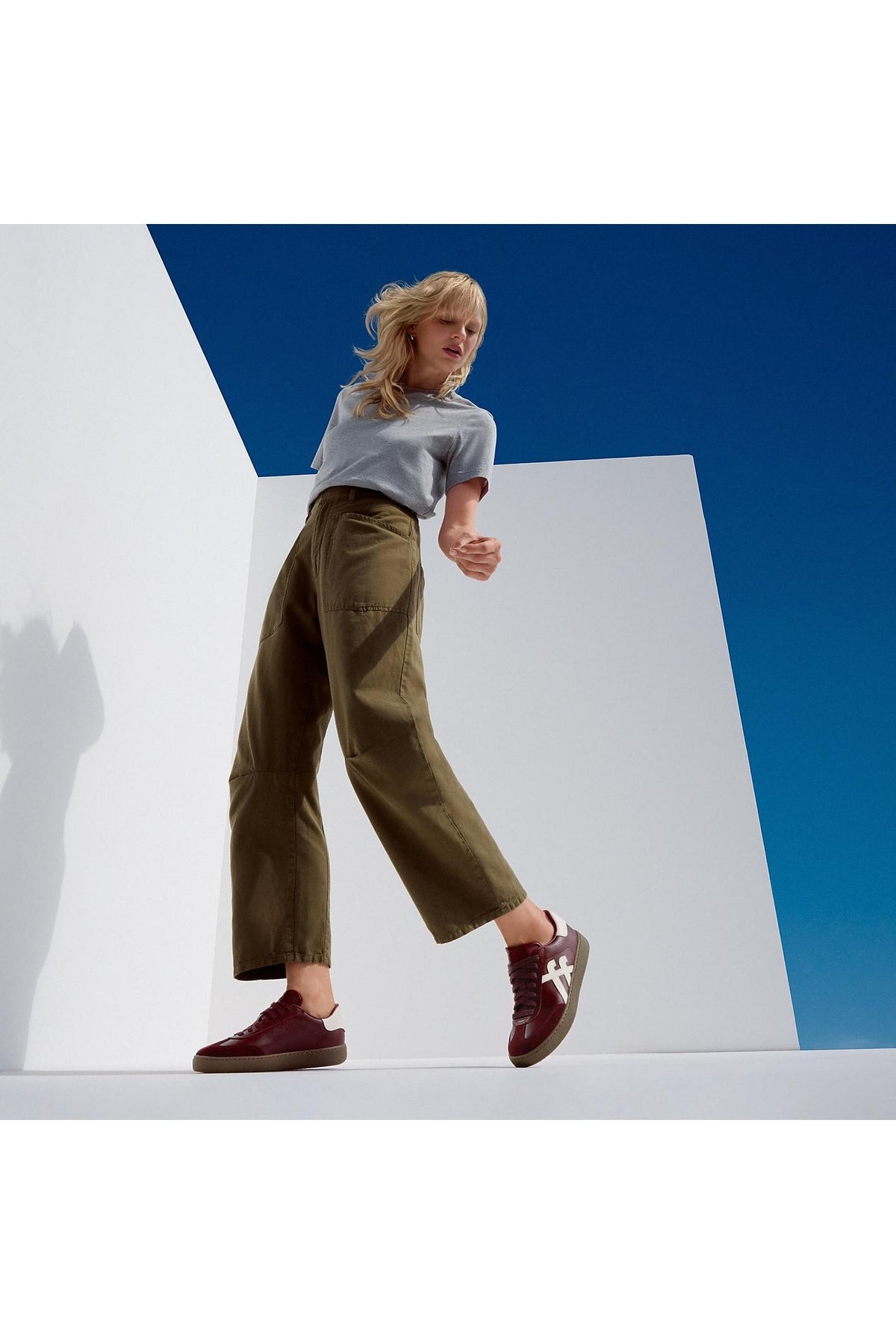 Fitflop The Dash T-Toe Leather Trainers Dark Merlot/Urban White – model styling view. Shop FitFlop at Dotique.