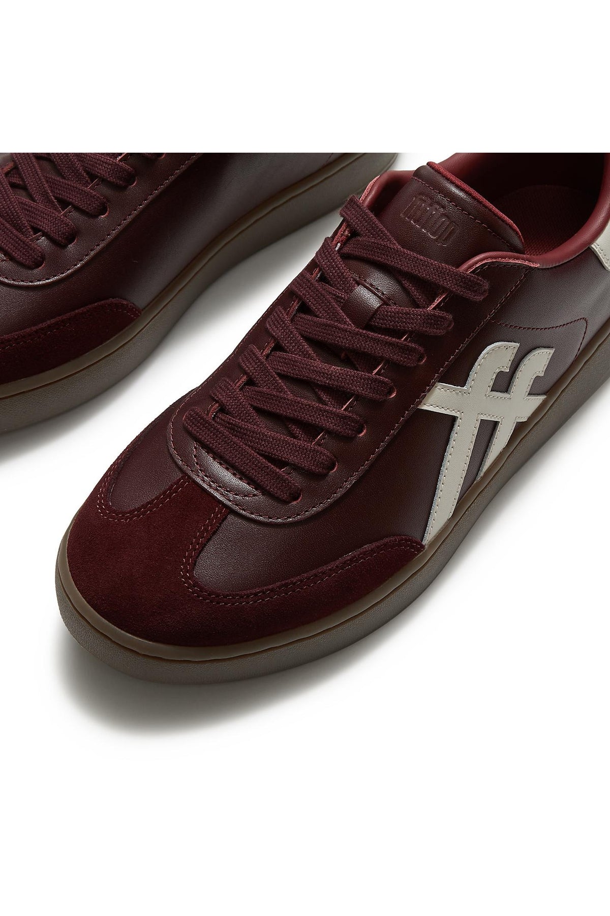 Fitflop The Dash T-Toe Leather Trainers Dark Merlot/Urban White – close-up detail. Shop FitFlop at Dotique.