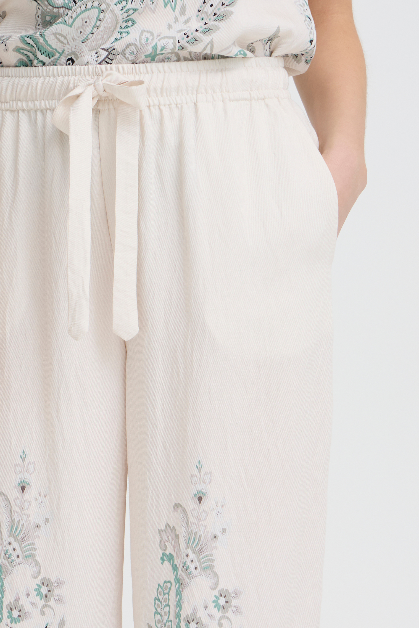 Fransa FRADARA dusty sage paisley trousers with wide leg fit and elasticated waist – Dotique