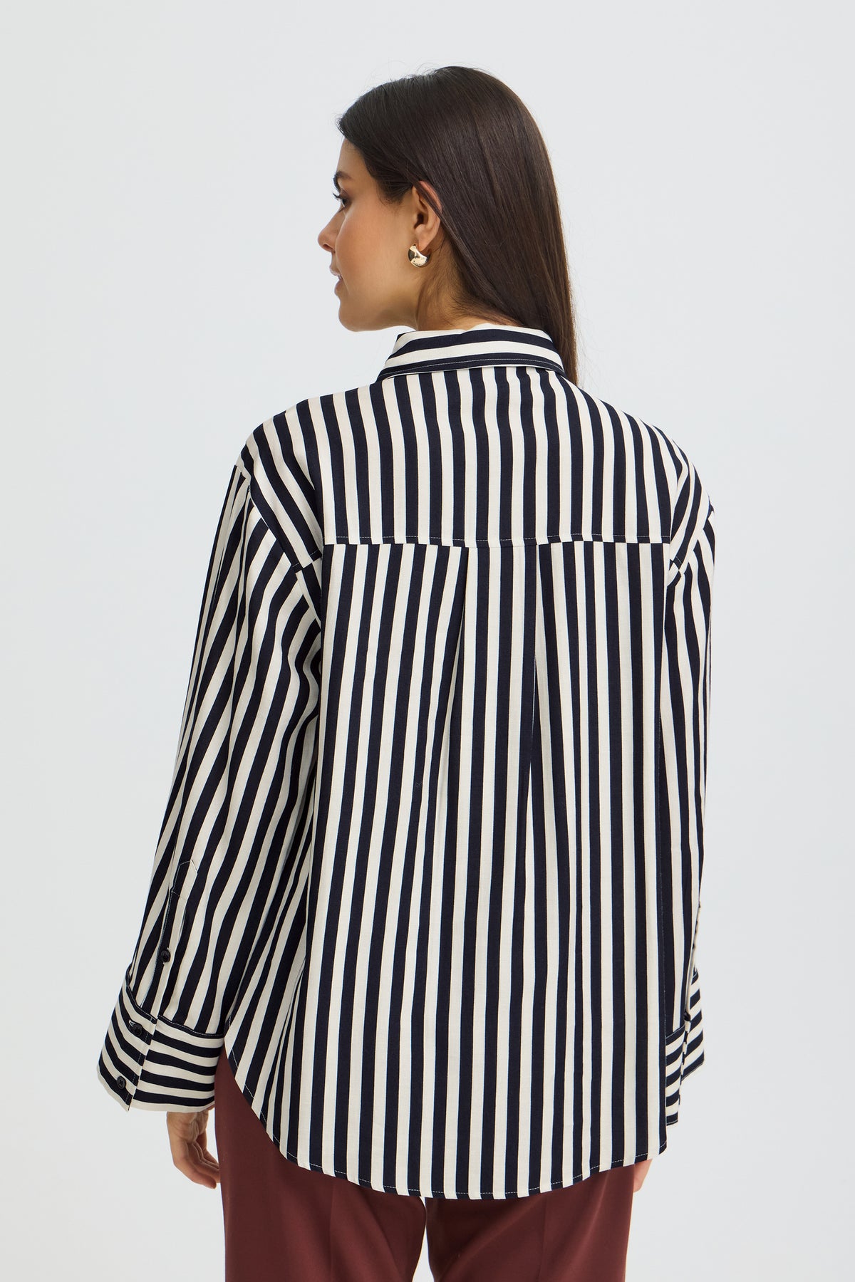 Fransa FRALDAY SH 1 Salute Whisper White Blouse – model back view. Shop Fransa at Dotique.