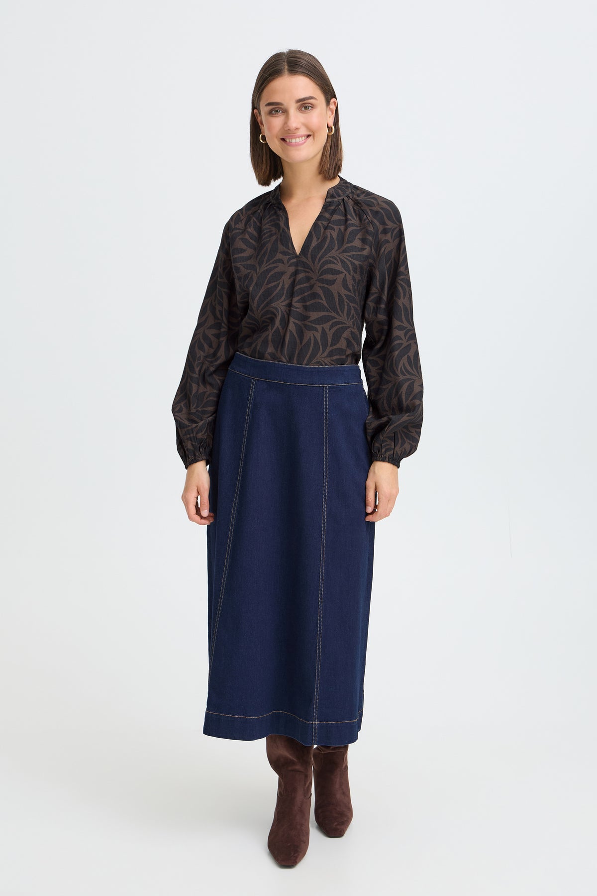 Fransa FRARIANA BL 20 Hot Fudge Driftwood Blouse – model front view. Shop Fransa at Dotique.