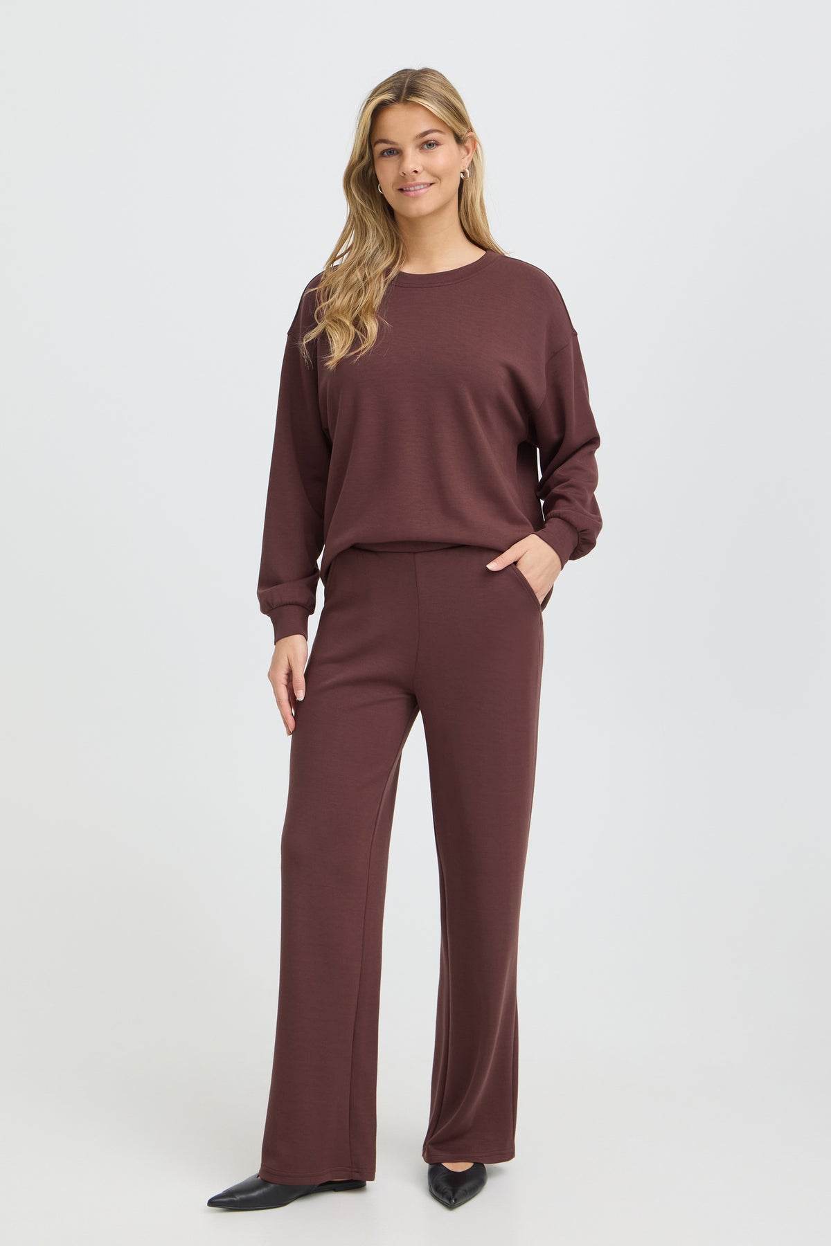 Fransa FRAURORA PA 4 Rum Raisin Trouser – model front view. Shop Fransa at Dotique.