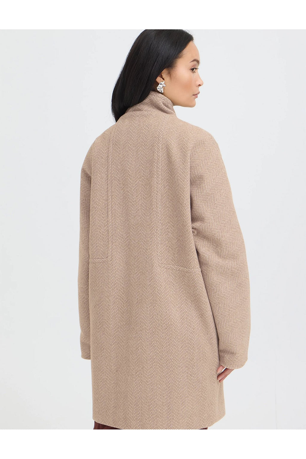 Fransa FREVILLA JA 5 Rain Drum Mix Jacket – model back. Shop Fransa at Dotique.