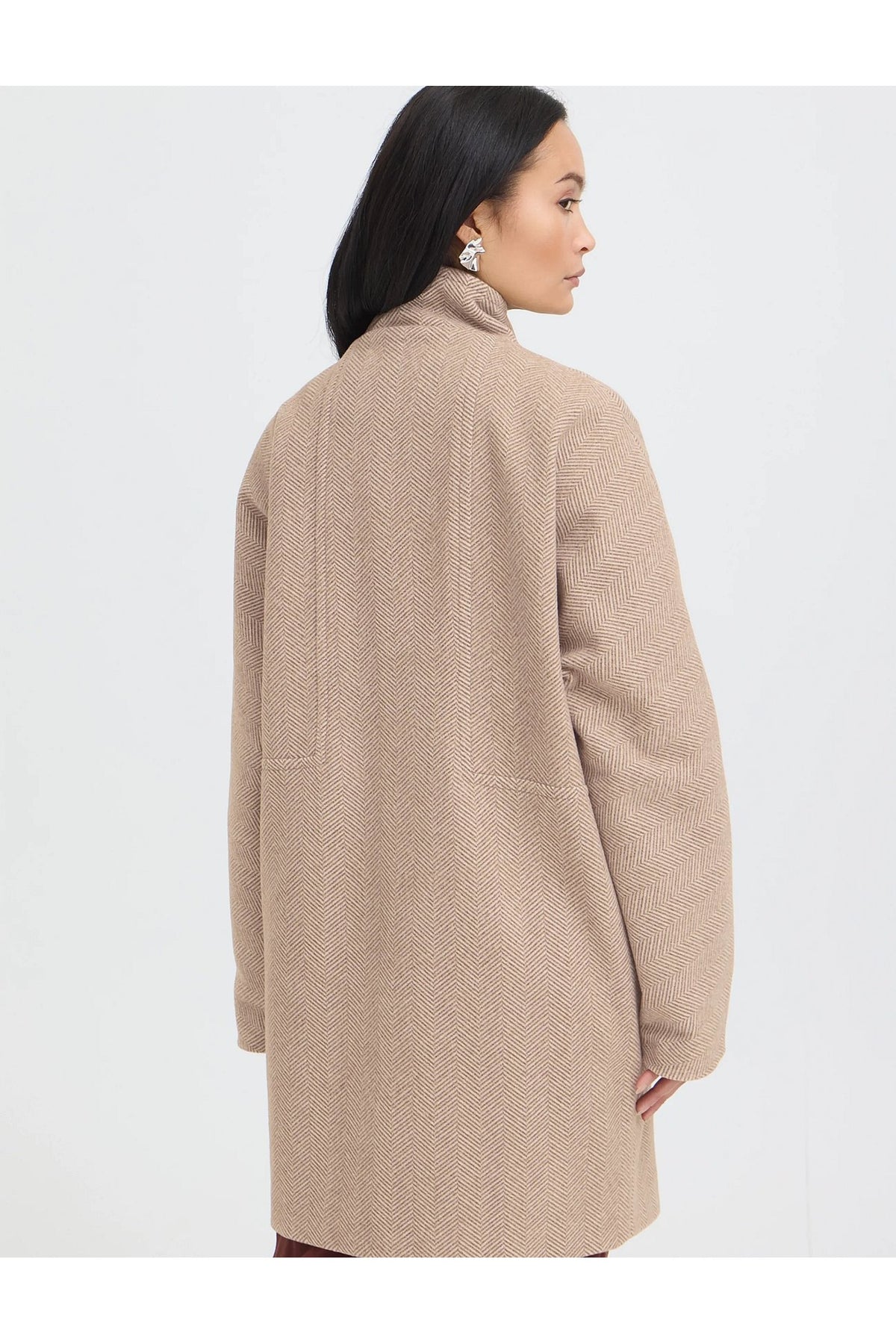 Fransa FREVILLA JA 5 Rain Drum Mix Jacket – model back. Shop Fransa at Dotique.