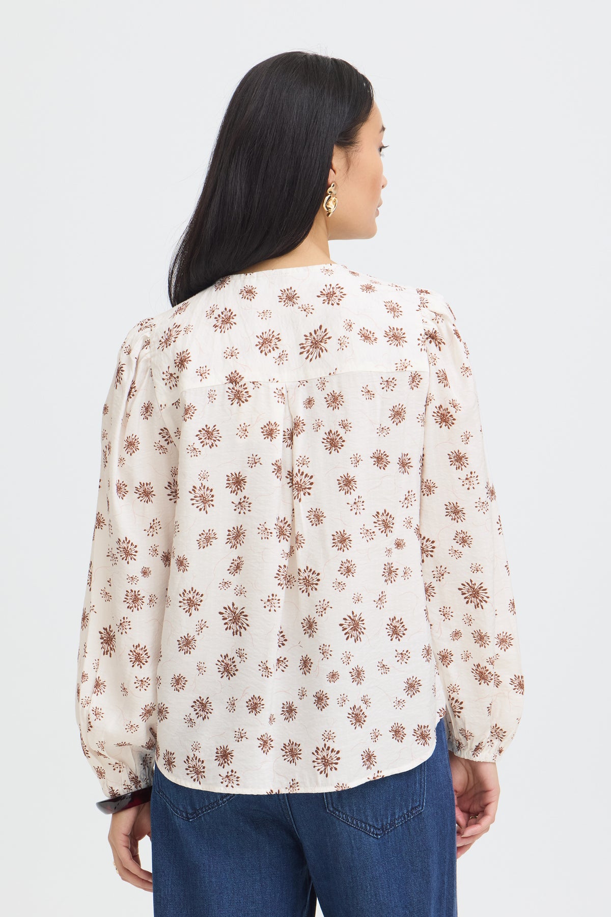 Fransa FRKALIA BL 1 Whisper White With Red Blouse – model back. Shop Fransa at Dotique.