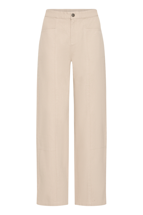 Relaxed cotton trousers in Oxford Tan by Fransa. Easy, flattering and perfect for spring styling. Shop the FRLIORA trousers at Dotique.