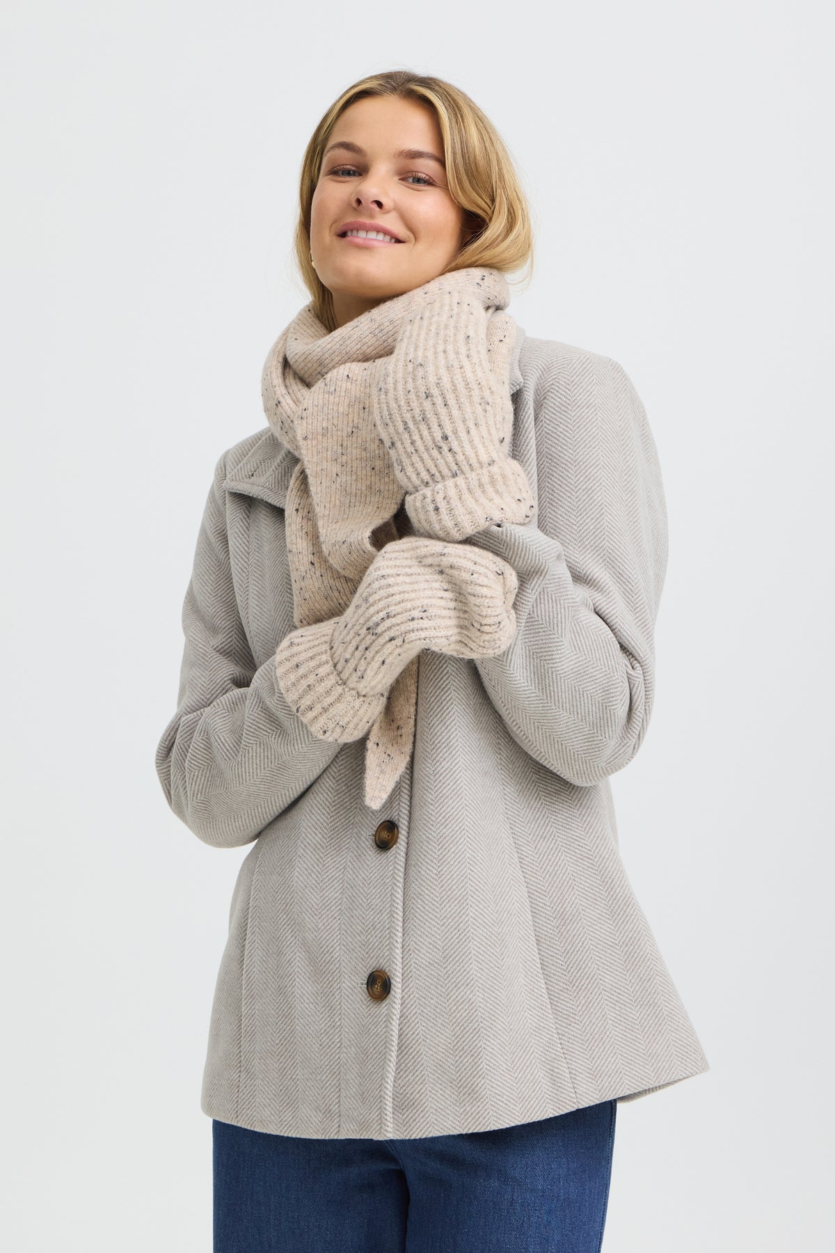 Fransa FRNANNA MITTENS 1 String Melange Mittens – model front. Shop Fransa at Dotique.