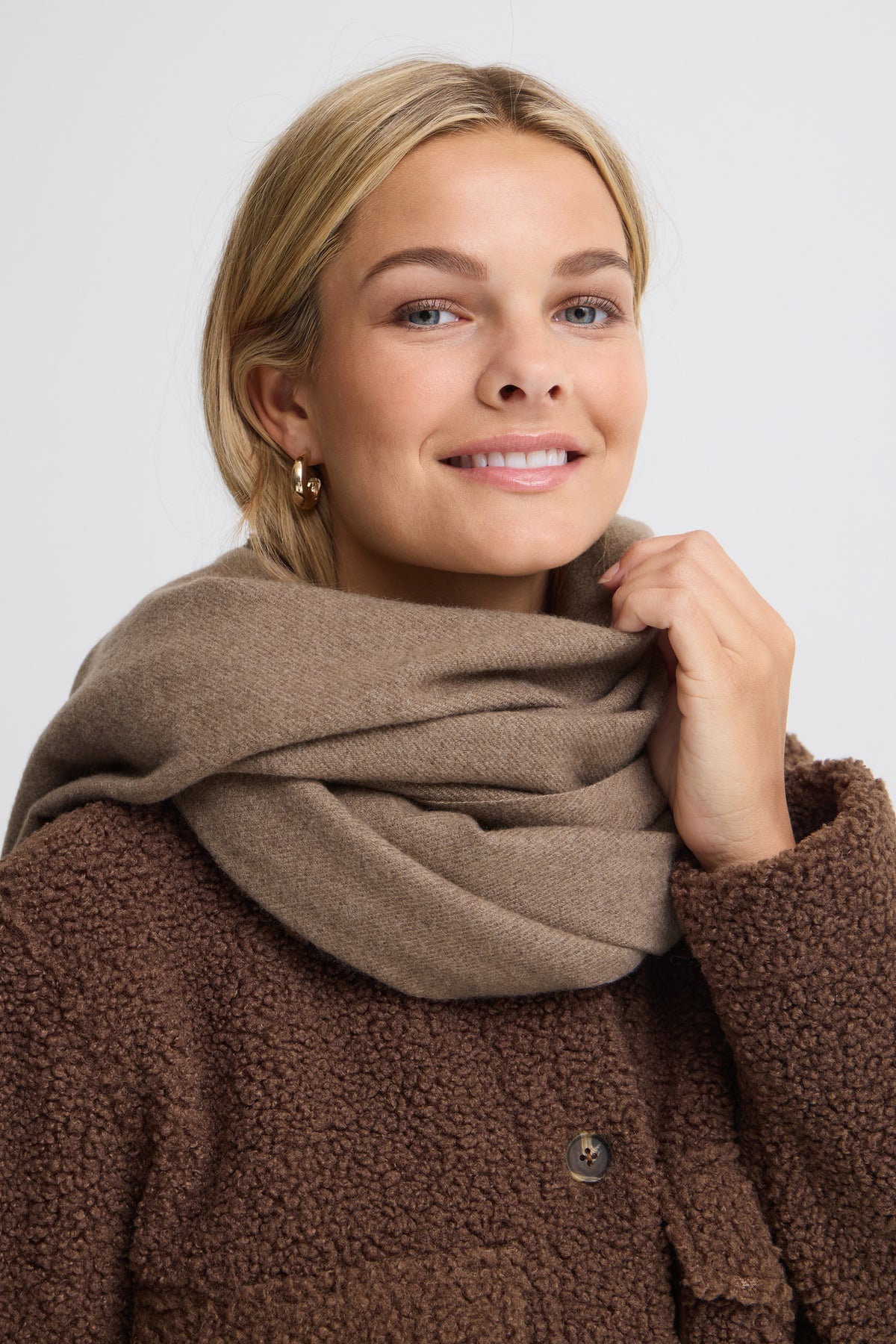 Fransa FRPASMIRA SC 1 Rain Drum Melange Scarf – model detail. Shop Fransa at Dotique.