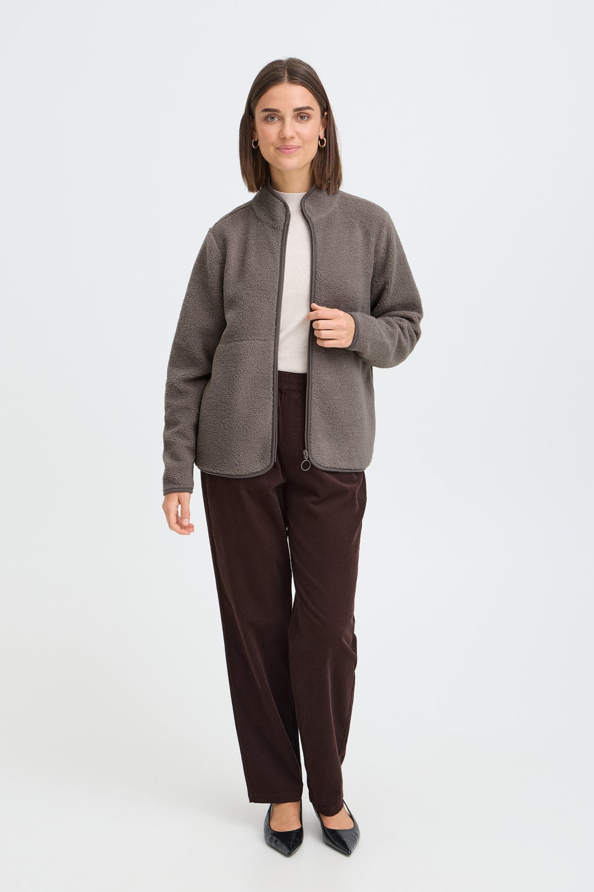 Fransa FRTENYA JA 1 Driftwood Jacket – model front. Shop Fransa at Dotique.