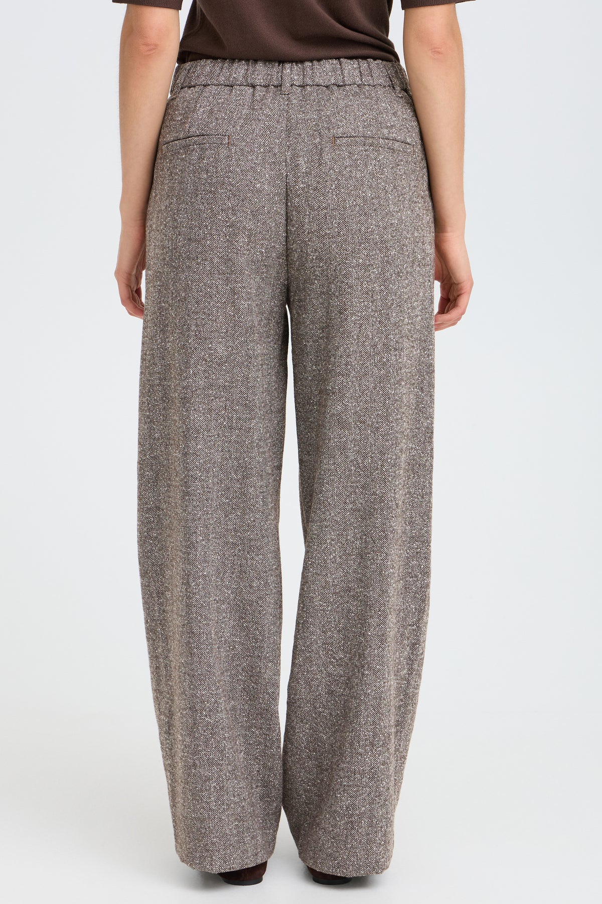 Fransa FRVEA PA 1 Hot Fudge Herringbone Trousers – model back. Shop Fransa at Dotique.