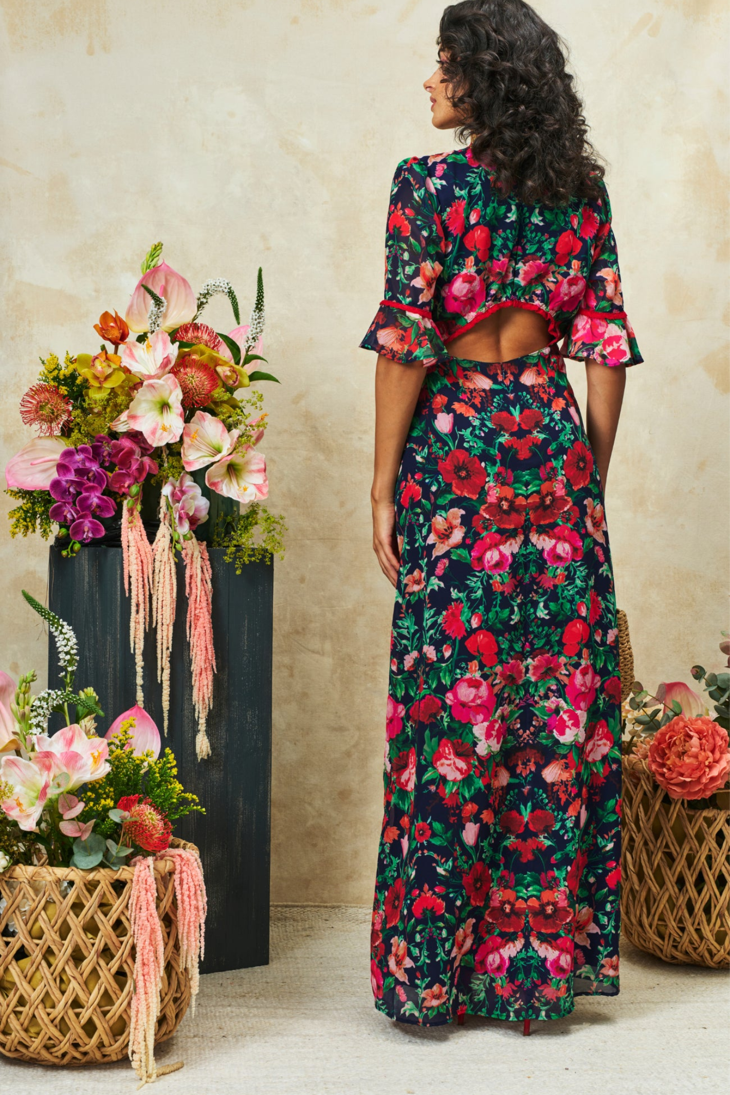 The Jemma is one of those dresses that does the work for you. Cut in a flowing maxi length with a flattering V neckline. Shop Hope & Ivy Dresses at Dotique.