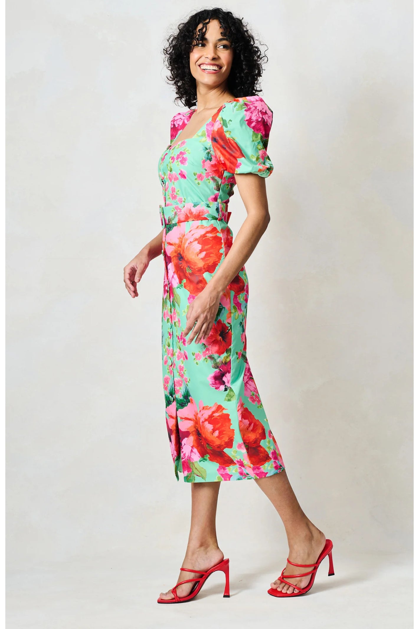 Model wearing Hope & Ivy The Rowena Puff Sleeve Sweetheart Neckline Pencil Dress by Hope and Ivy Shop Dotique