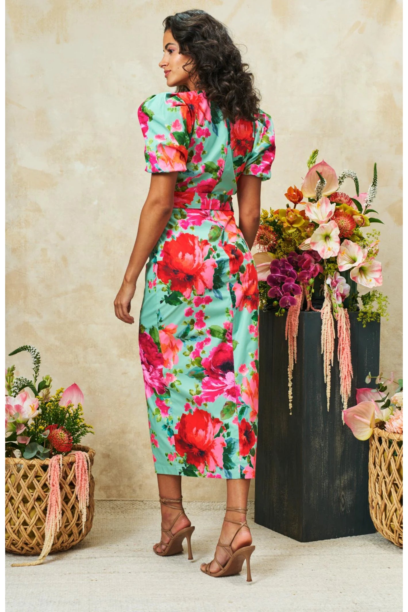 Woman wearing Hope & Ivy The Rowena Puff Sleeve Sweetheart Neckline Pencil Dress by Hope and Ivy Shop Hope and Ivy at Dotique