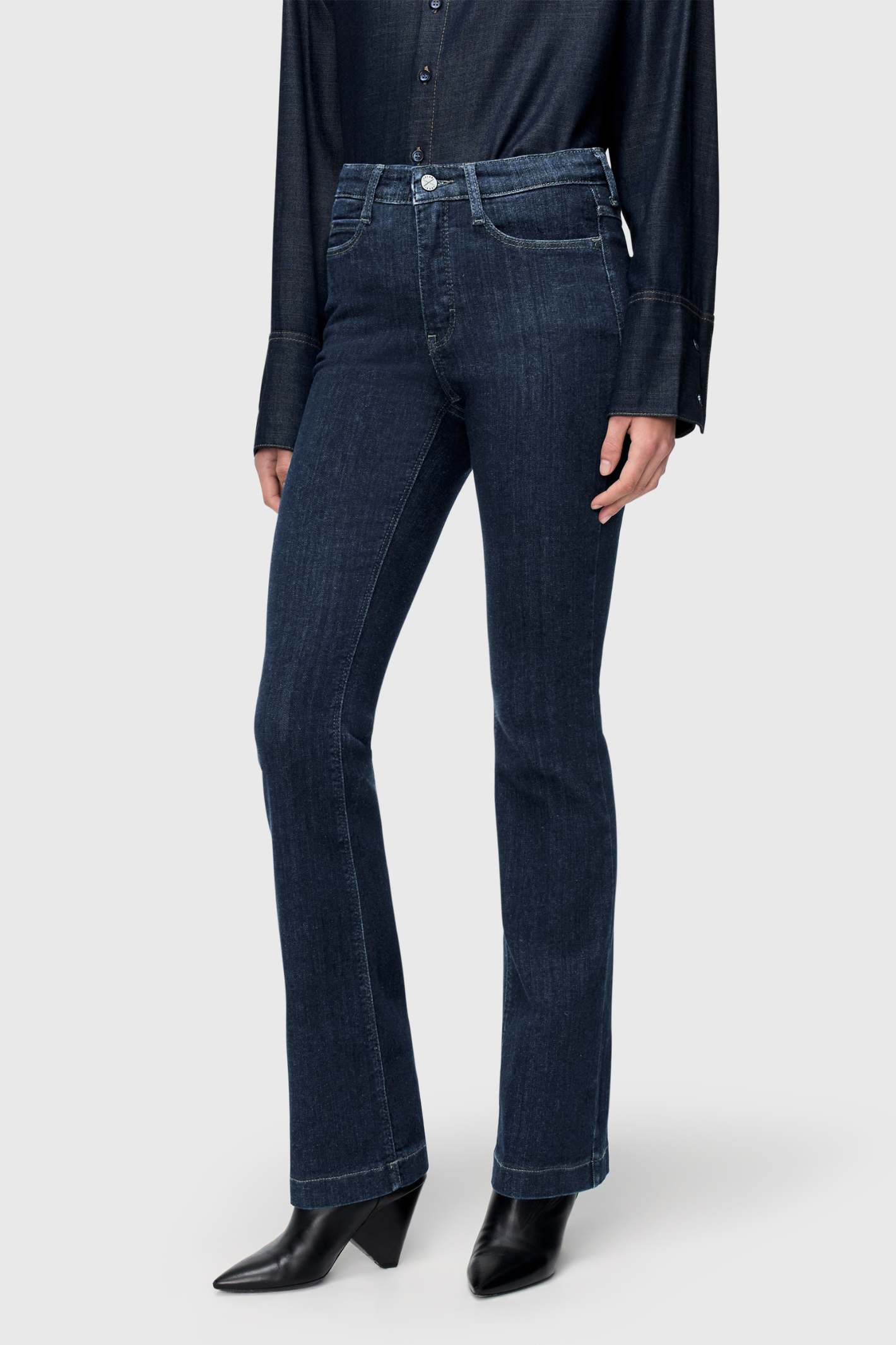 MAC Dream Bootcut Jeans in Fashion Rinsed D683 – deep indigo bootcut denim with soft stretch