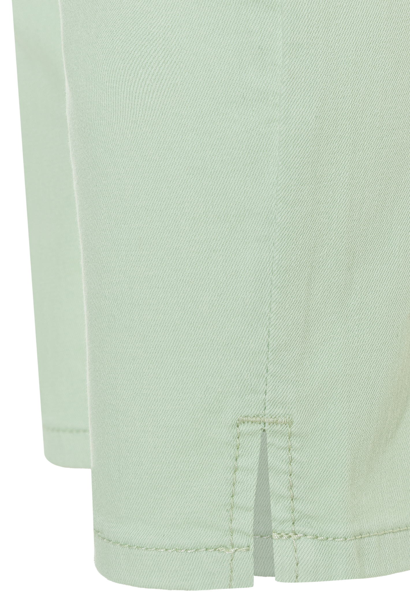 Close-up of hem detail on MAC Jeans Dream Summer Light Fresh Mint L26 5492-0351-137R by Mac Jeans shop Mac Jeans at Dotique